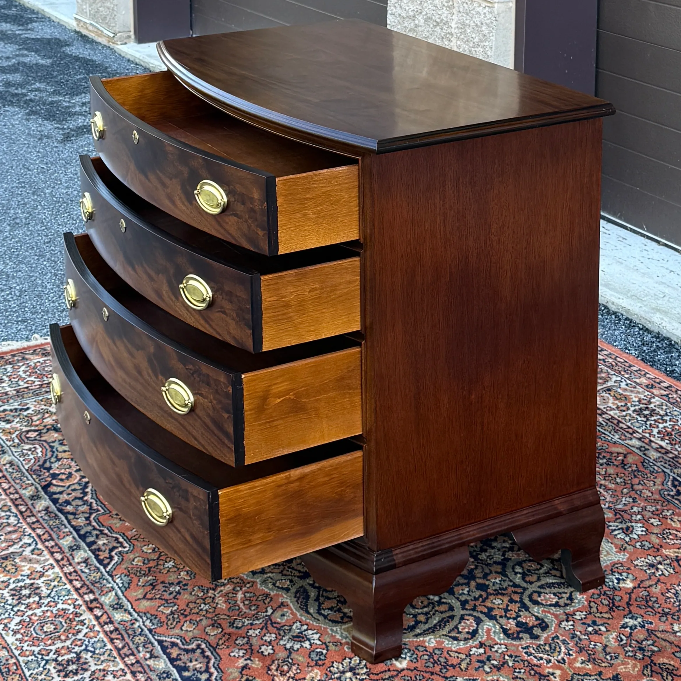 Vintage Federal Mahogany Bowfront Chest of Drawers / Bachelor\'s Chest  Dresser