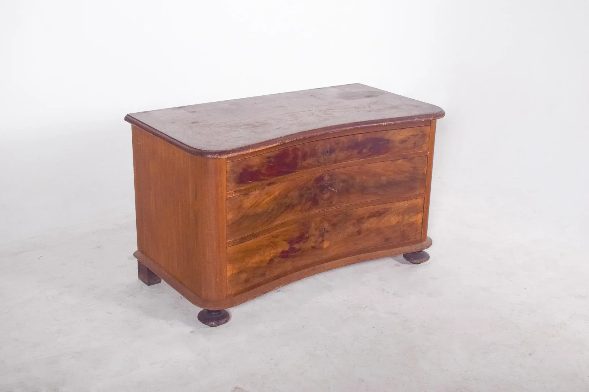 English Serpentine Chest of Drawers in Wood, 1920s
