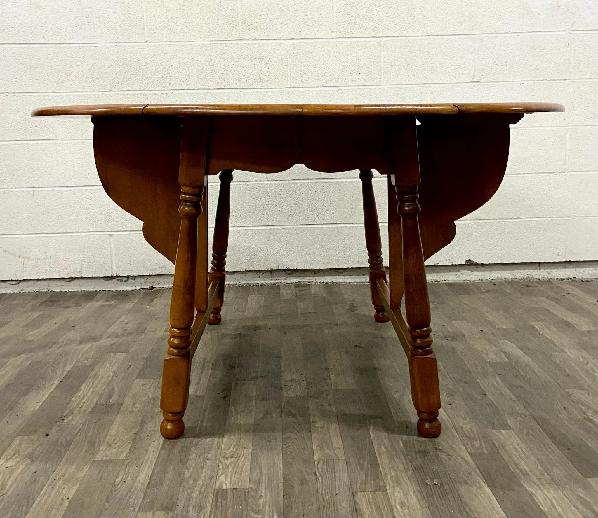 Vintage Jacobean William & Mary Style Gateleg Drop Leaf Dining