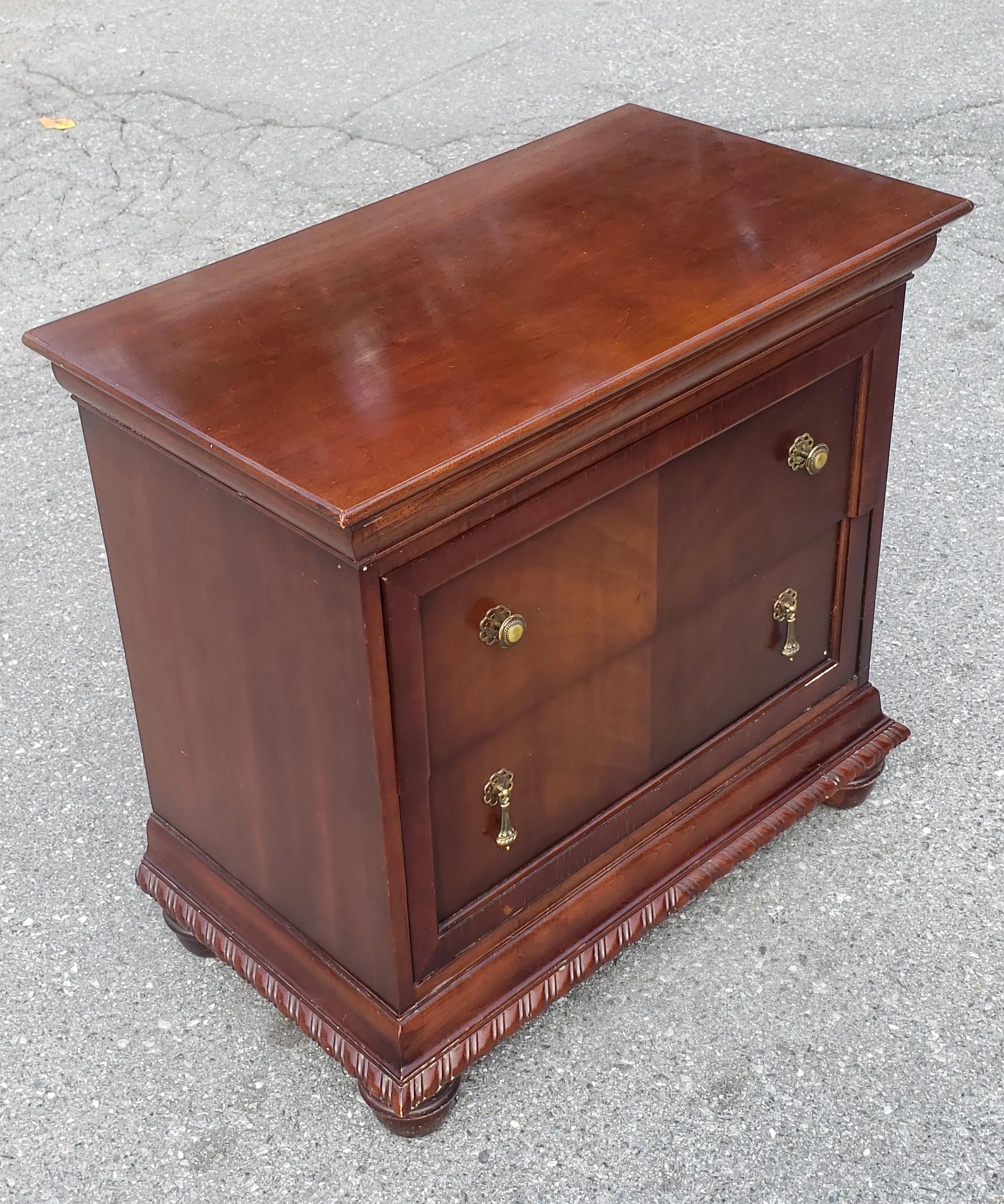 National Mt.Airy ローチェスト マホガニー ミッドセンチュリーb National Mt Airy Bookmatched Mahogany Bedside Chest of Drawers