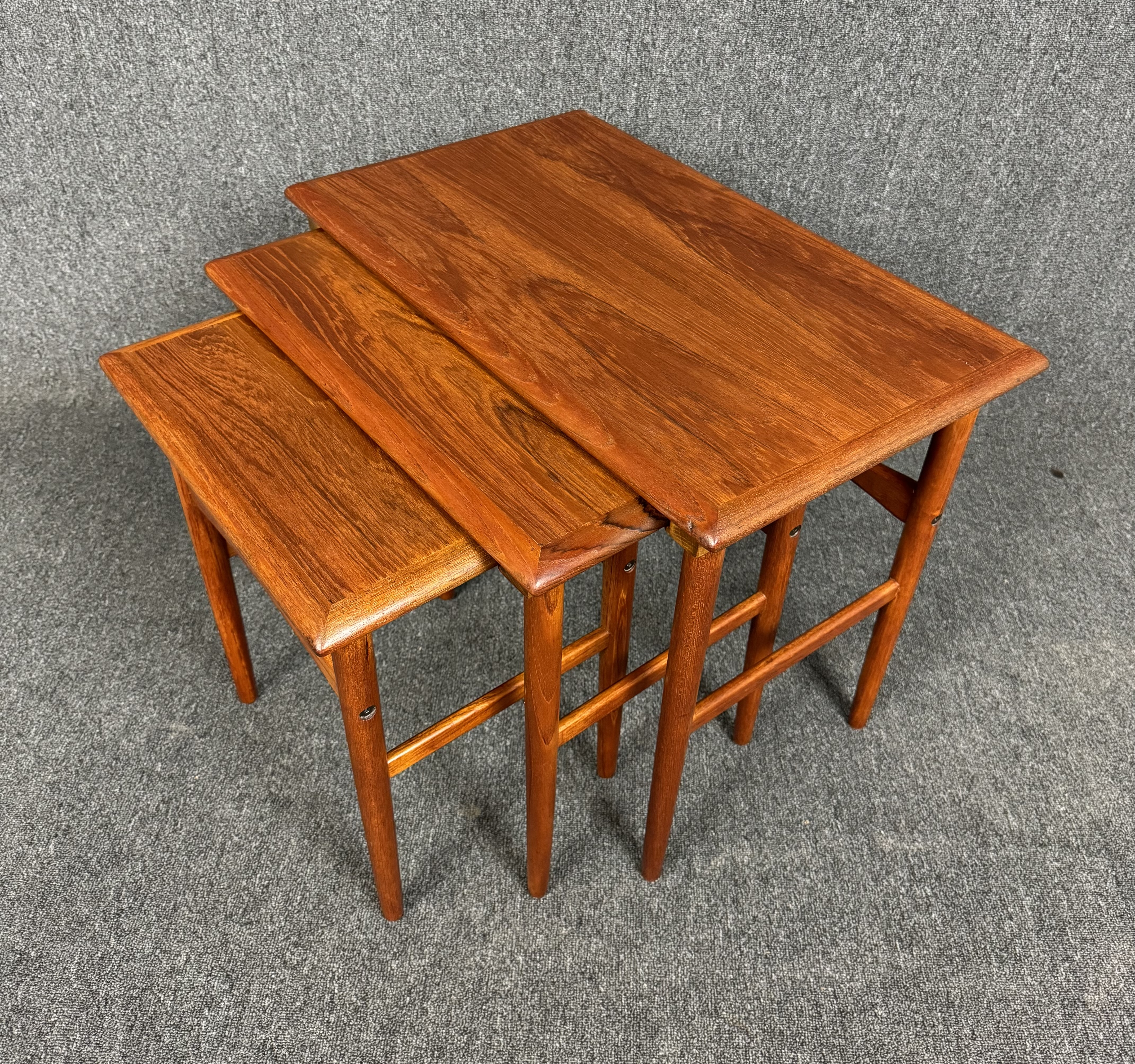 Denmark teak テーブル Set of Vintage Danish Mid Century Modern Teak Nesting Tables