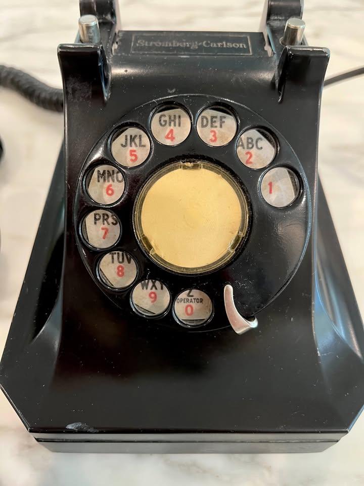 STROMBERG CARLSON　USA　卓上電話機　アンティーク 1940's Vintage Stromberg Carlson Black Desk Telephone~ Model