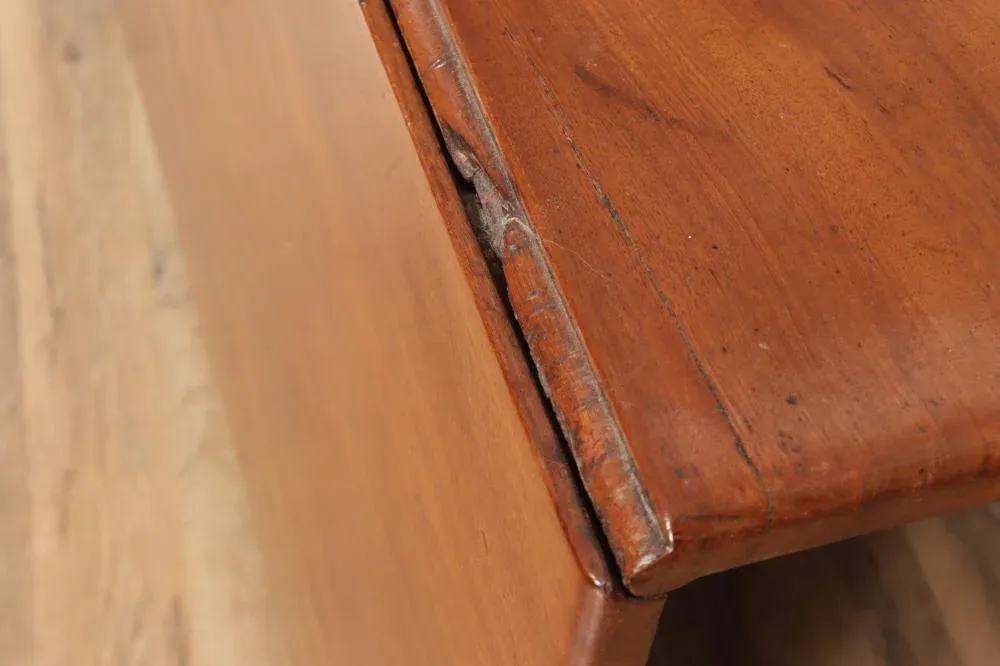 Early 19th Century Queen Anne Mahogany Drop Leaf Ding Table