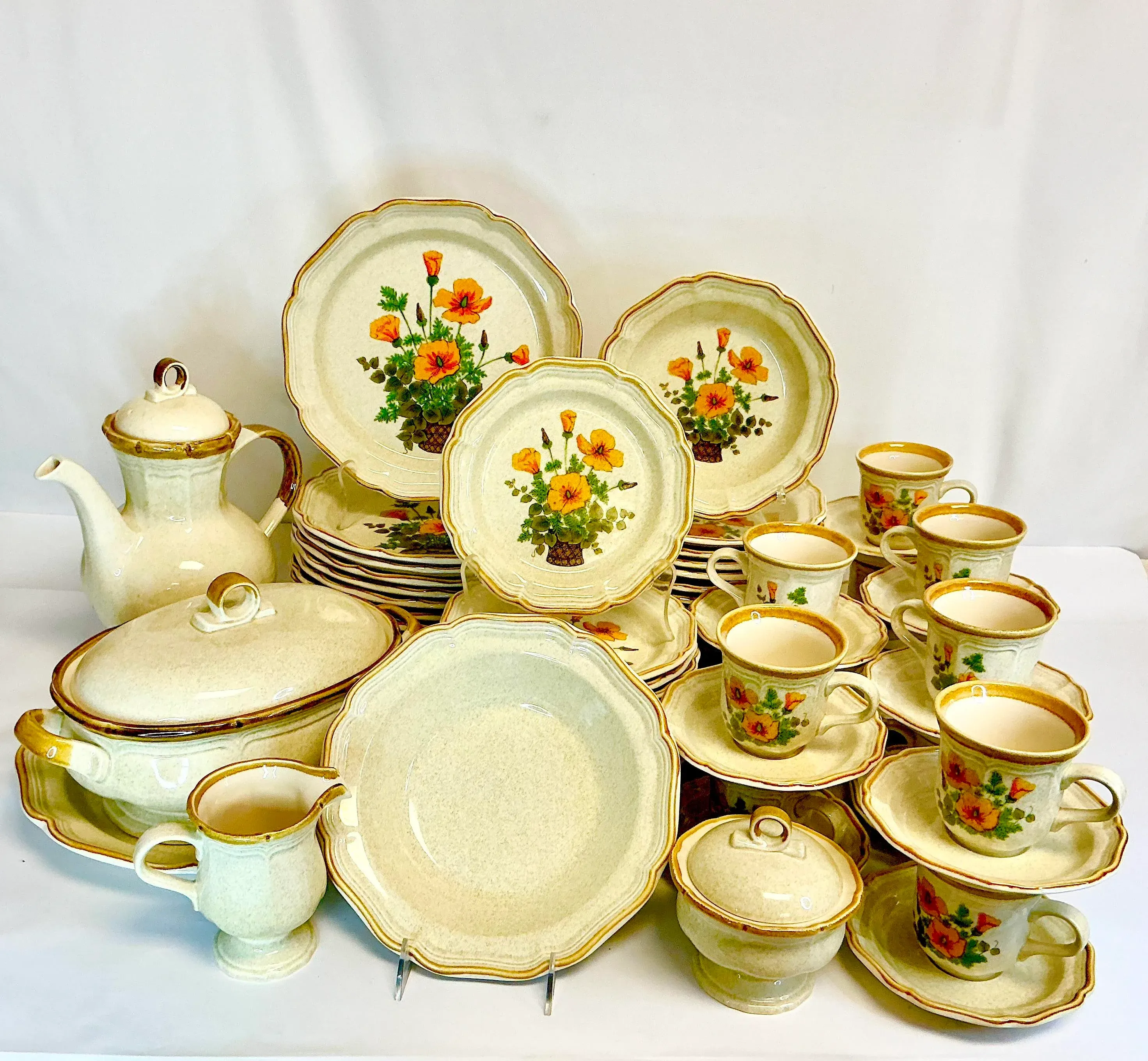 1970s Vintage Americana Arts & Crafts Mikasa Petunia Garden Club