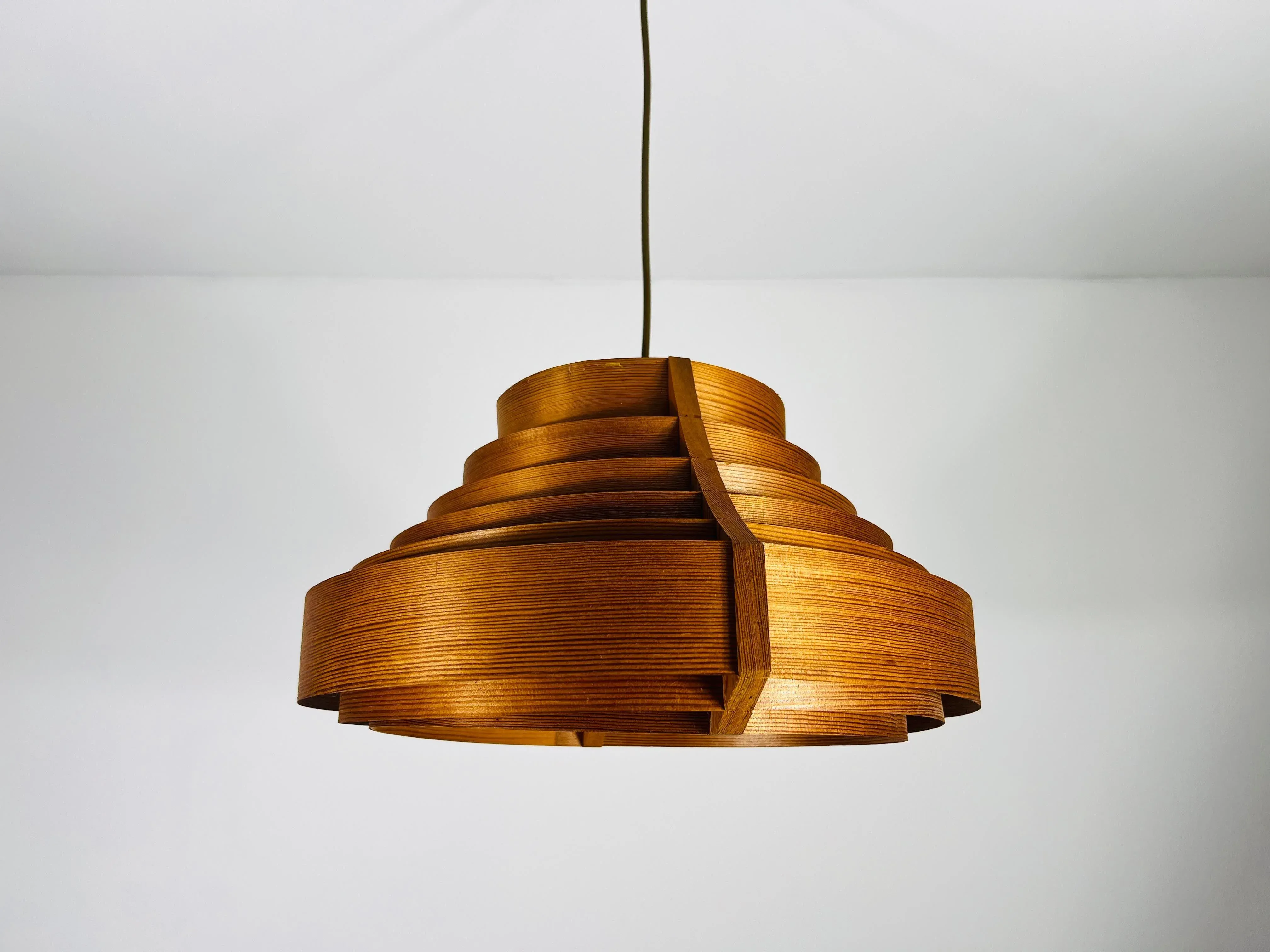 mid-century-wooden-pendant-