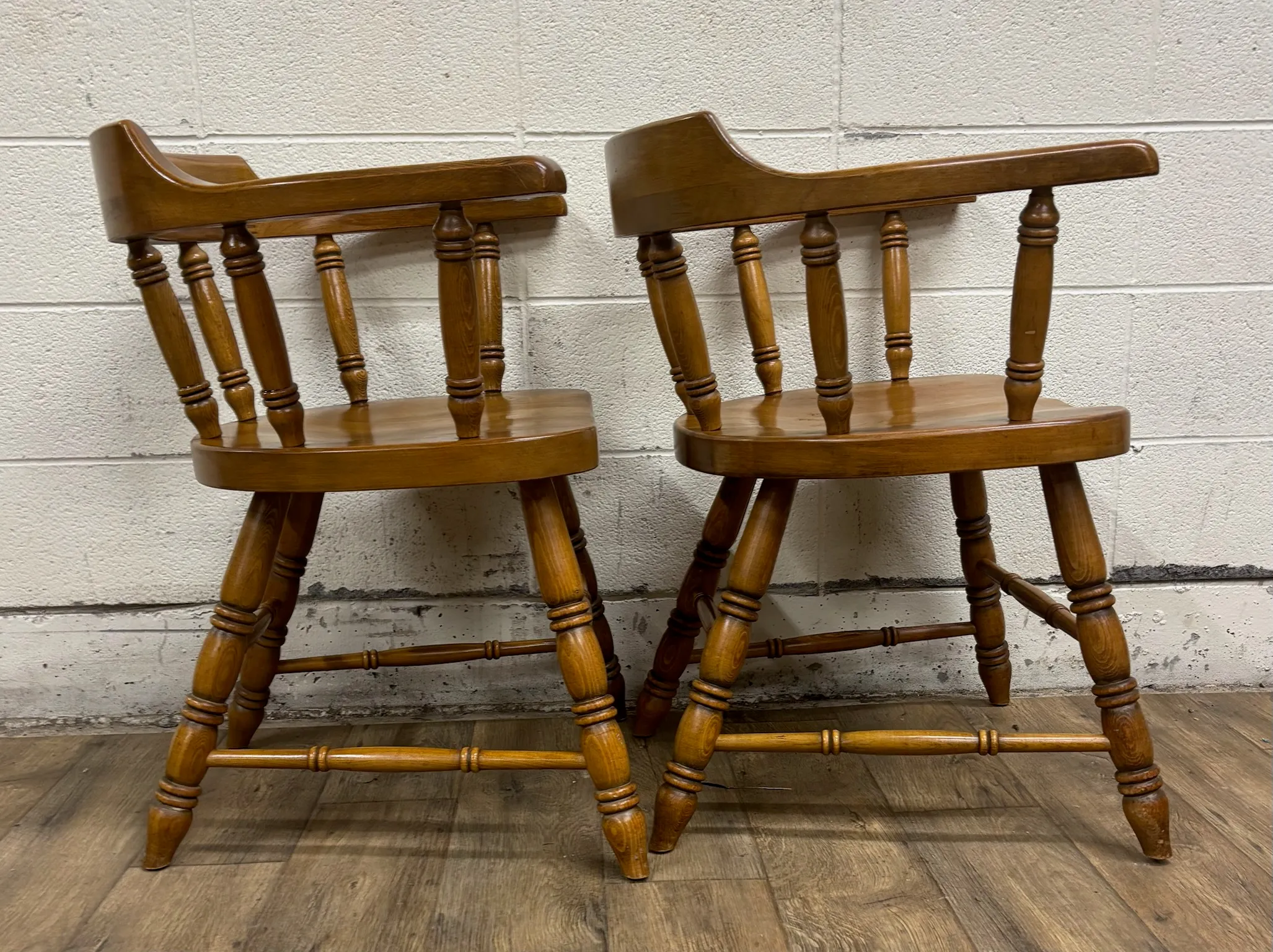 Vintage Colonial Early American Style Pub Style Comb Back Barrel