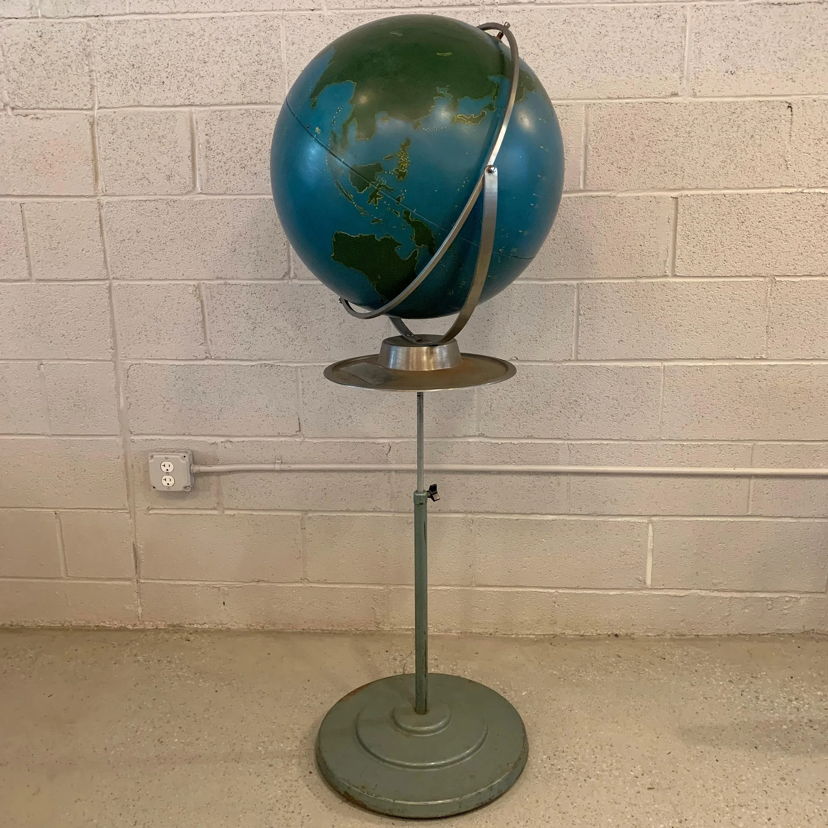 置物 ANTIQUE (A.J.NYSTROM&CO ) MILITARY GLOBE Mid 20th Century A.J. Nystrom Industrial Military Standing Chalk