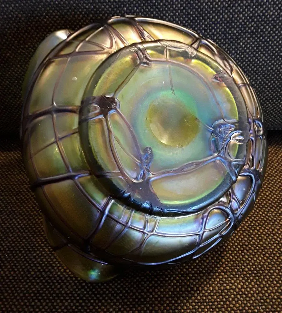 Antique Art Nouveau Bowl in Green Glass with Reddish Brown Glass Threads, 1900s
