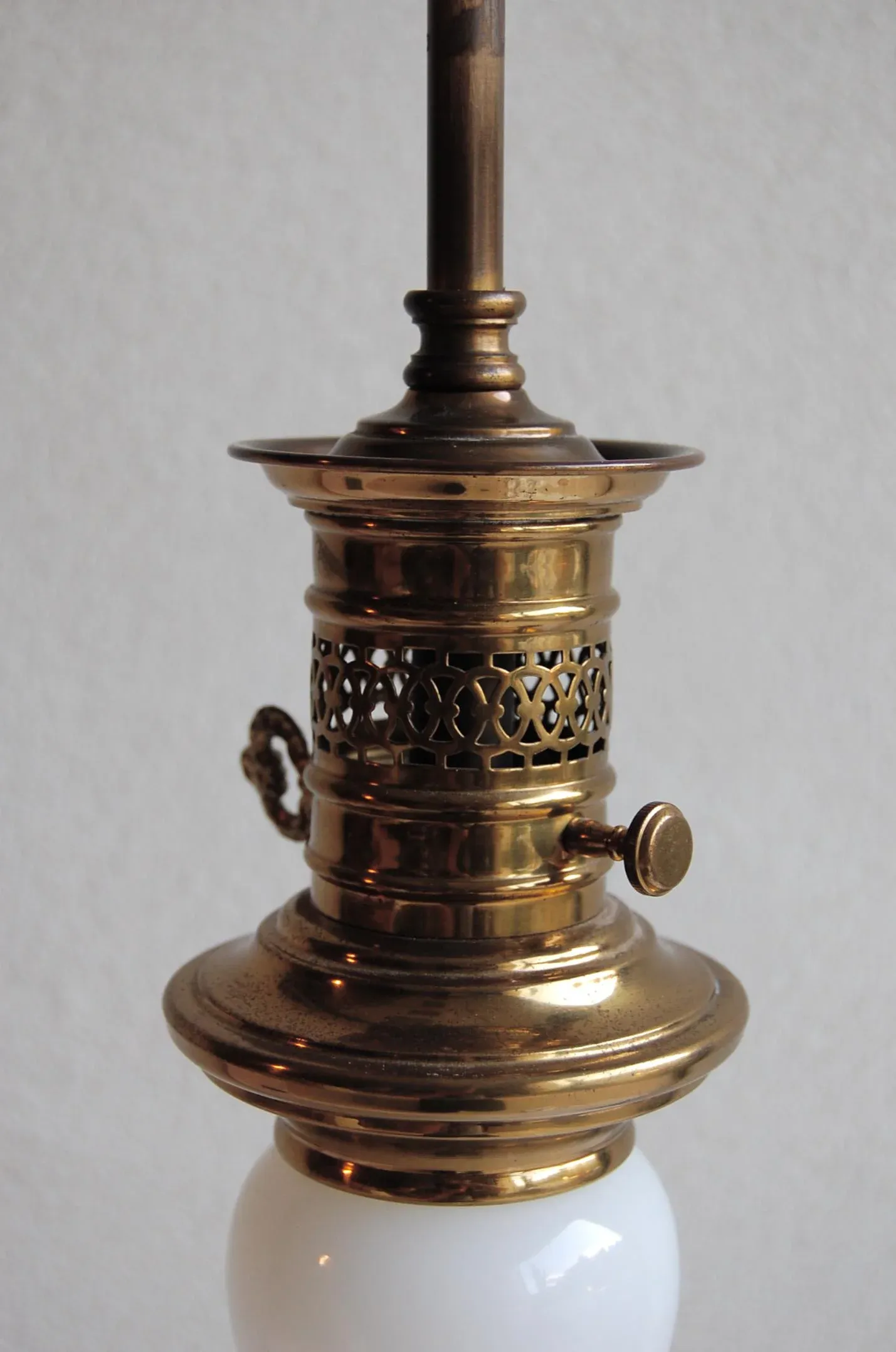 すぐ使えます　antique milk glass lamp アンティーク すぐ使えます antique milk glass lamp アンティーク antique