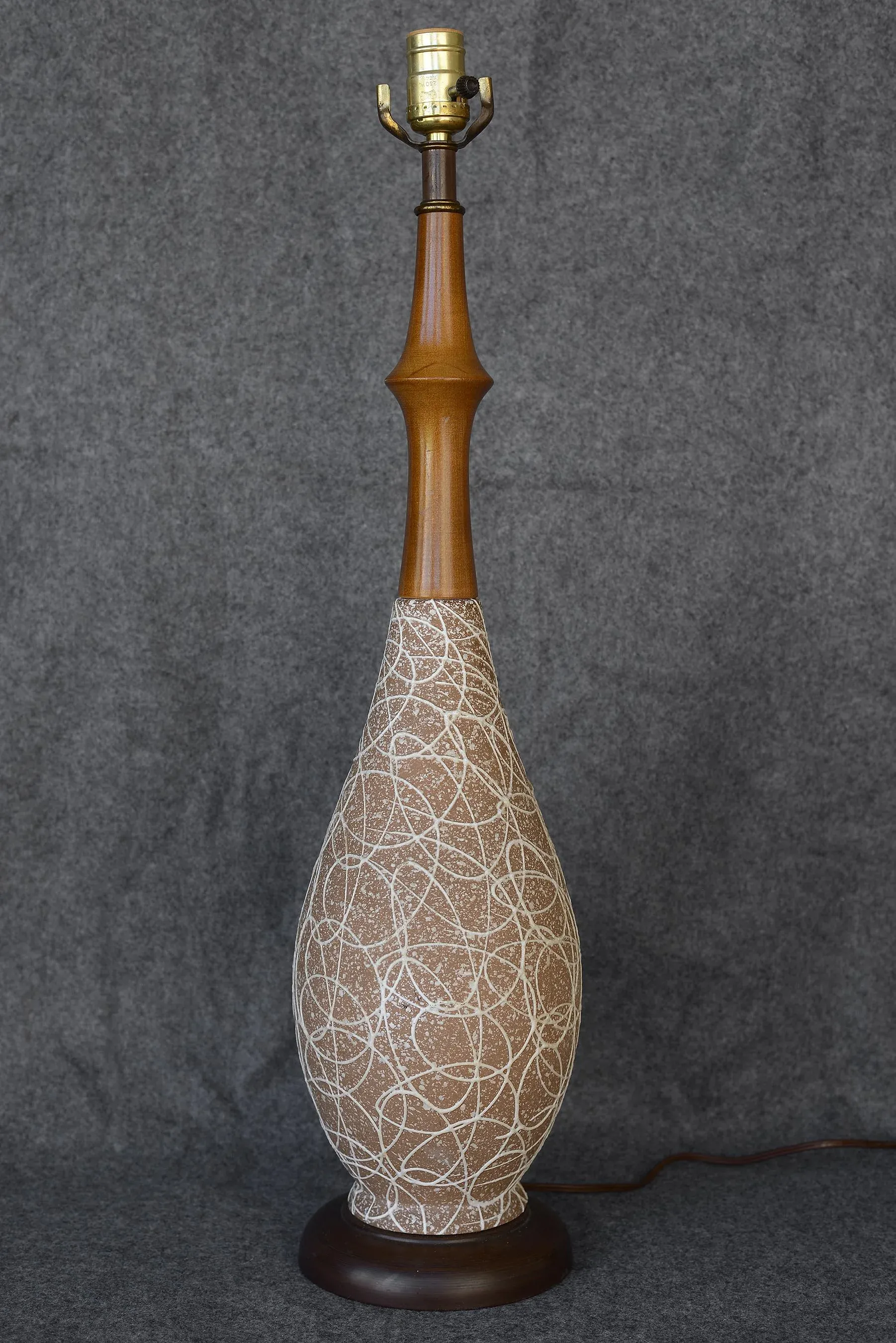 1950s Mid-Century Modern Ceramic Table Lamp With Abstract