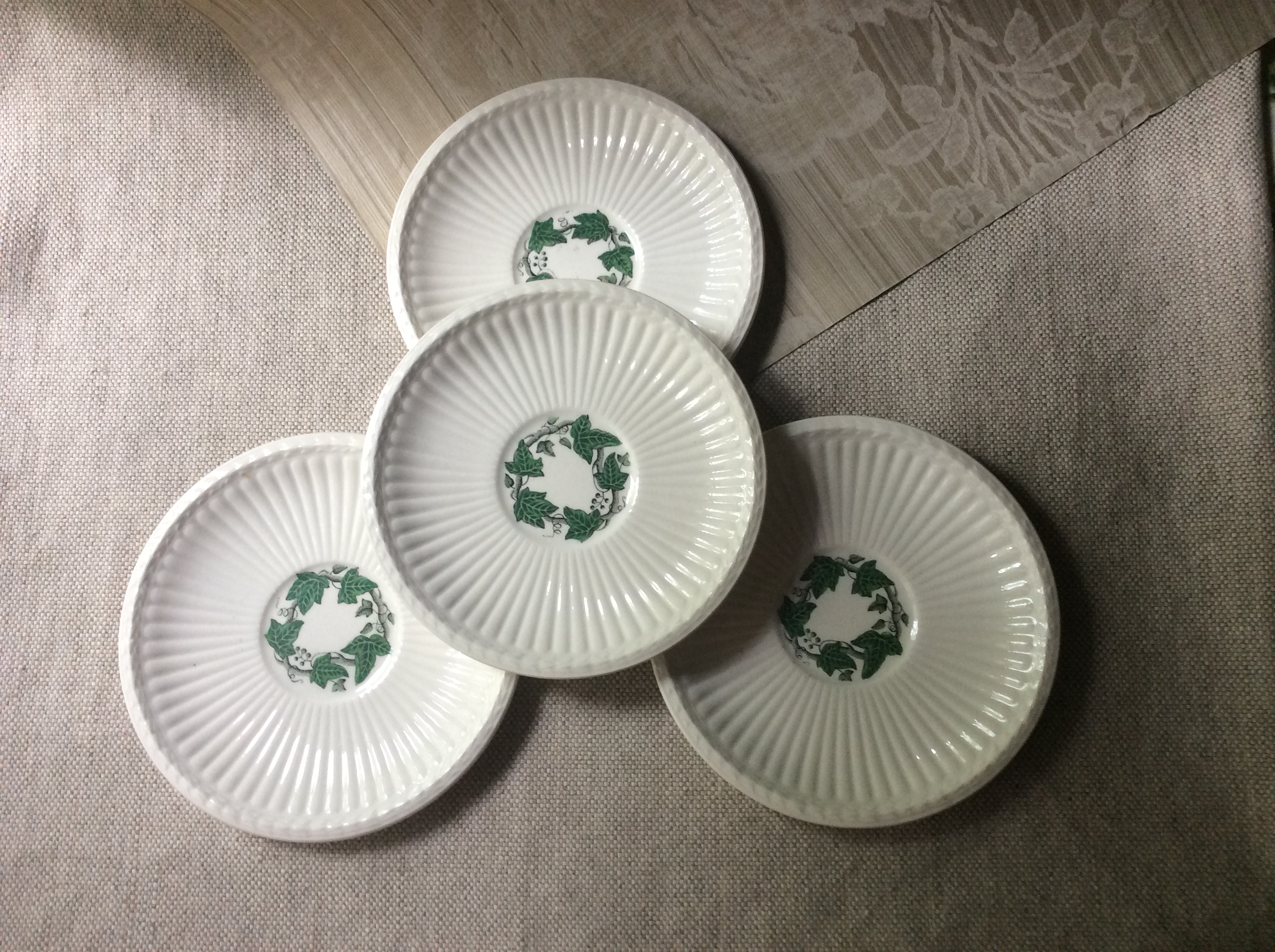 Exquisite Vintage Wedgwood Napoleon Ivy Cups & Saucers - Set of