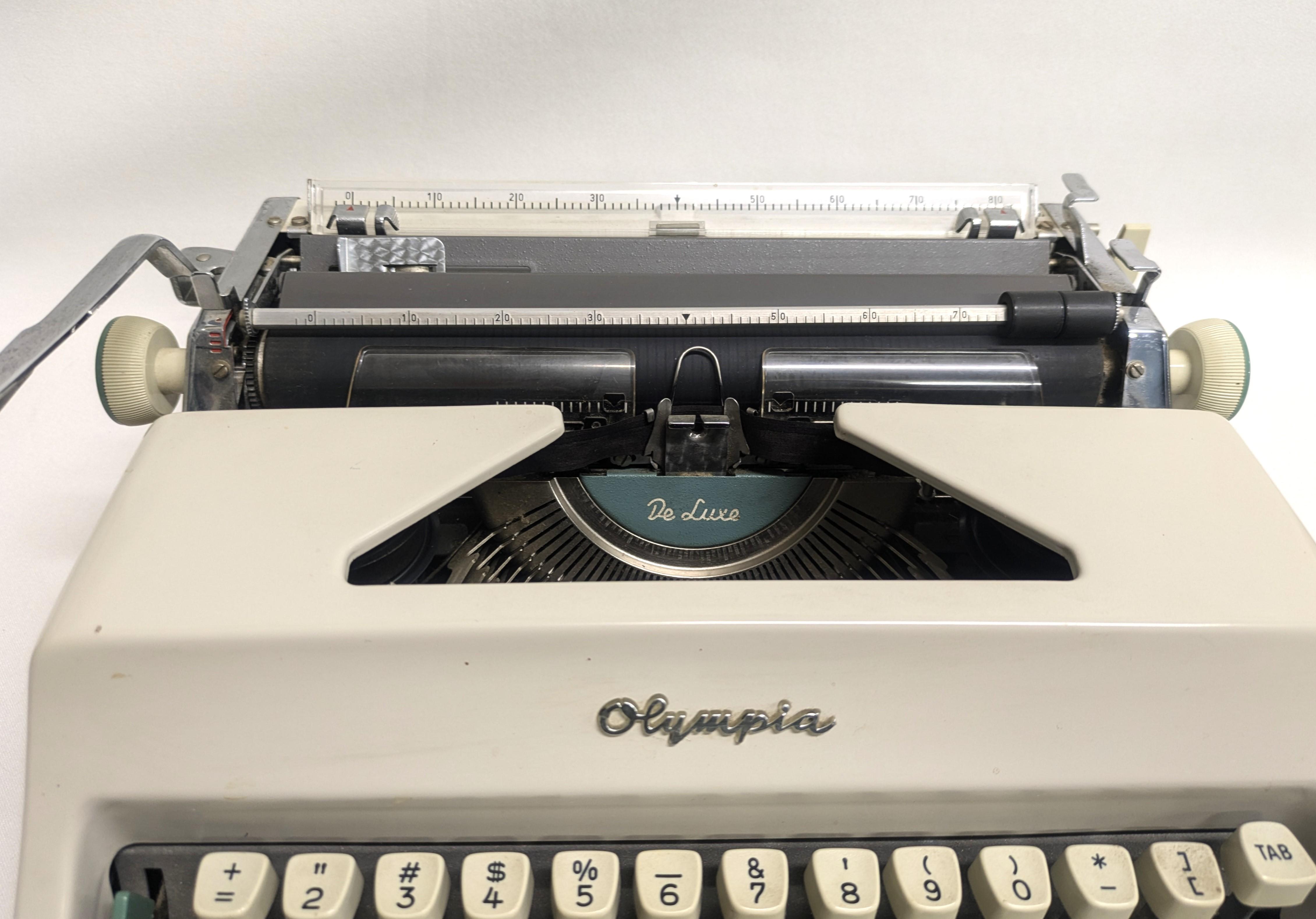 ジョルジオ・ソアヴィ OLIVETTI セラミックトレイ VTG OLYMPIA SM8 PORTABLE TYPEWRITER w/ Black Case Modern | eBay