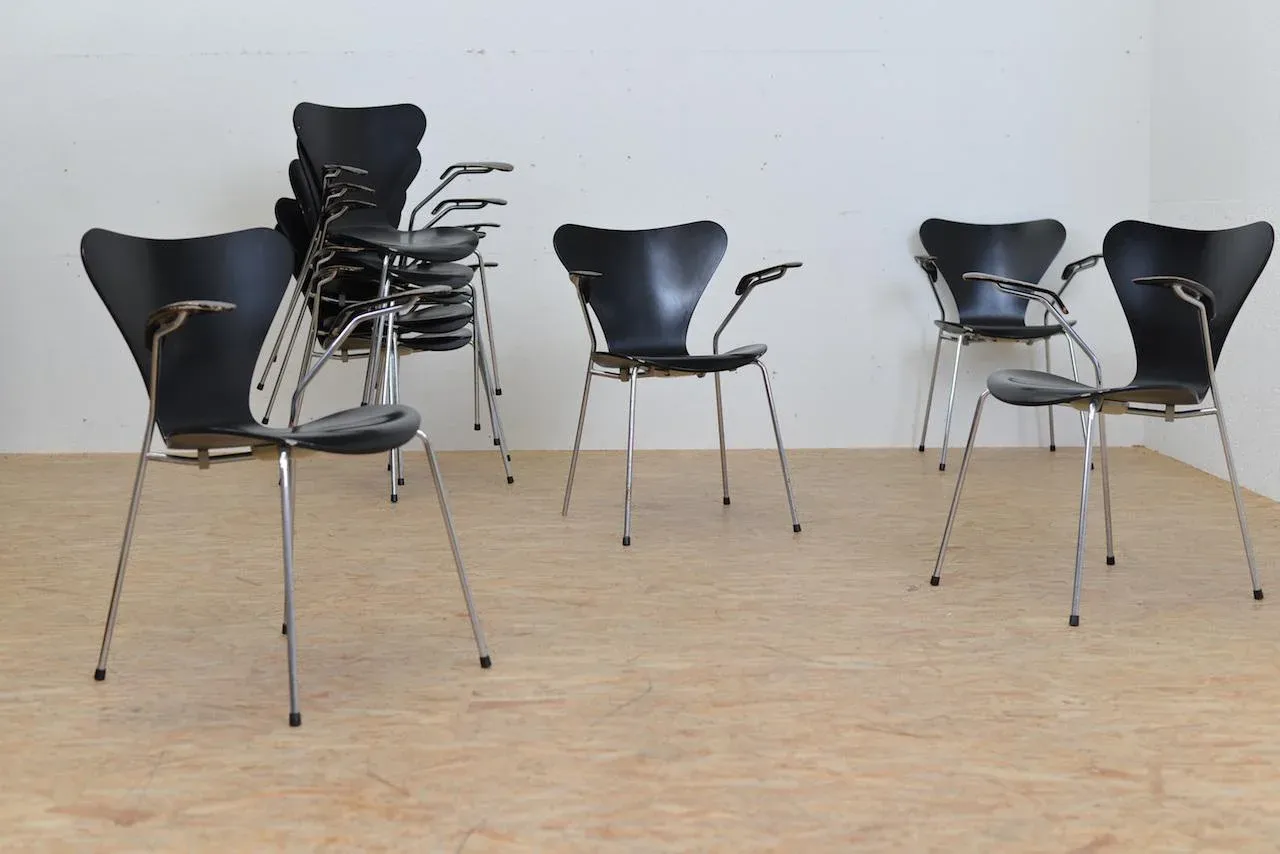 Hot Toys TMS042 Star Wars The Bad Batch Echo 1/6 Figure BRAND NEWModel 3207 Chair by Arne Jacobsen for Fritz Hansen, 1955