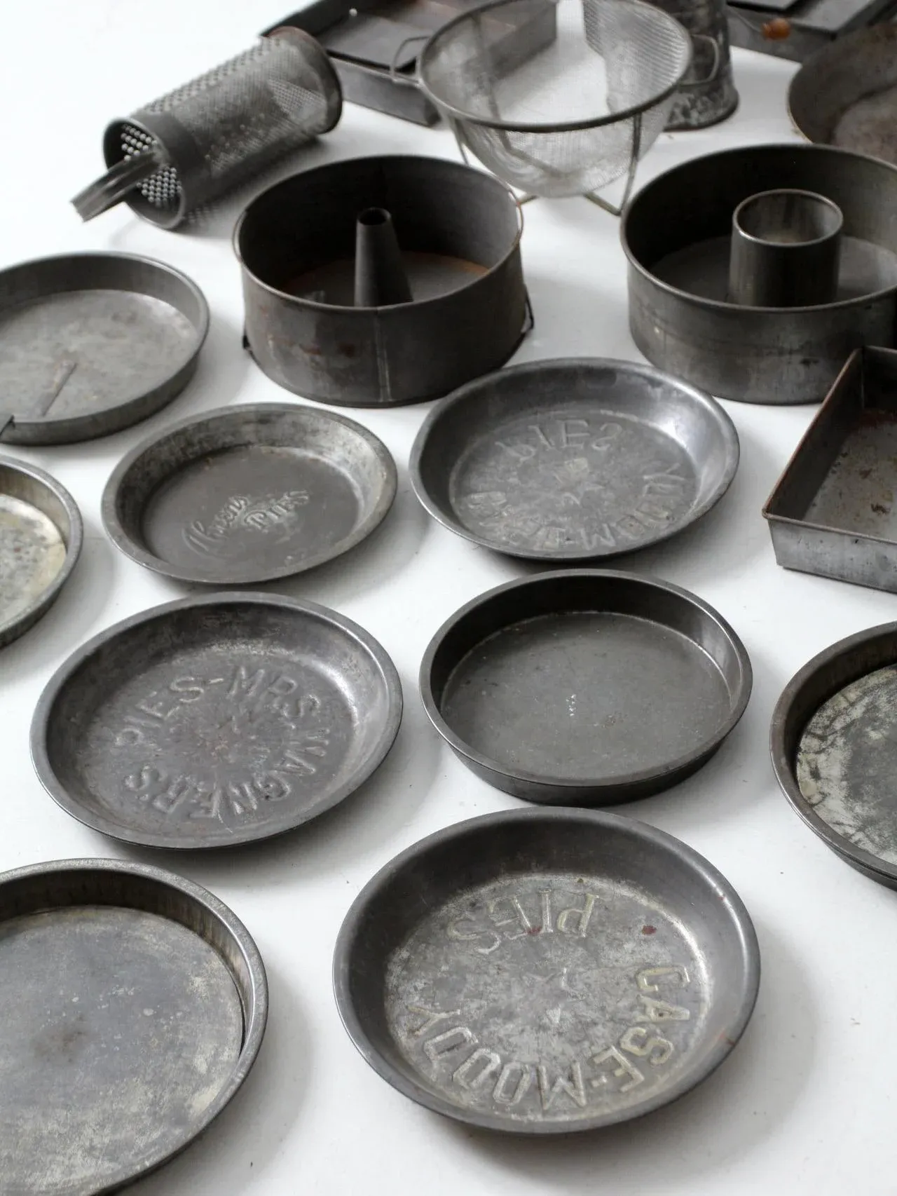 Vintage Metal Baking Pans - Heirloomed