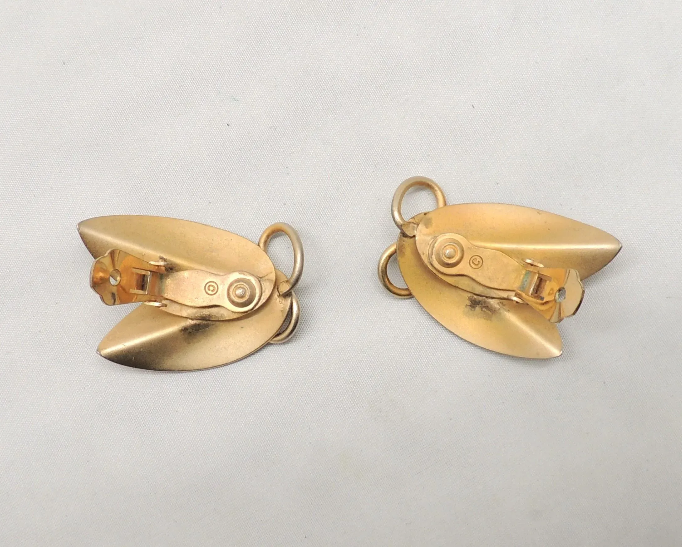 Vintage 1956 Signed Napier Goldtone Florentine Finish Leaves Clip Earrings - 2 Pieces