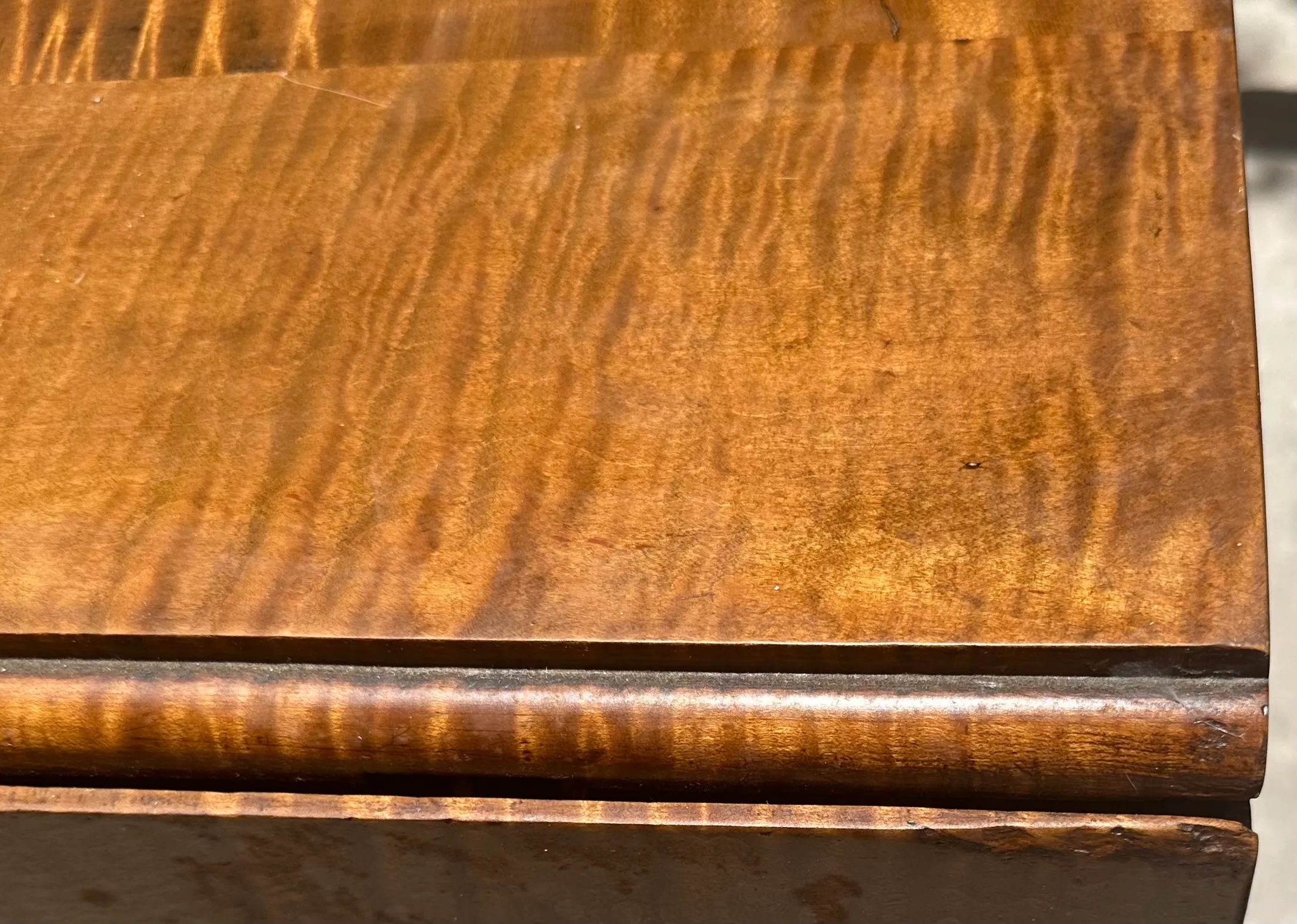 19th Century American Sheraton Tiger Maple Drop Leaf Dining Table