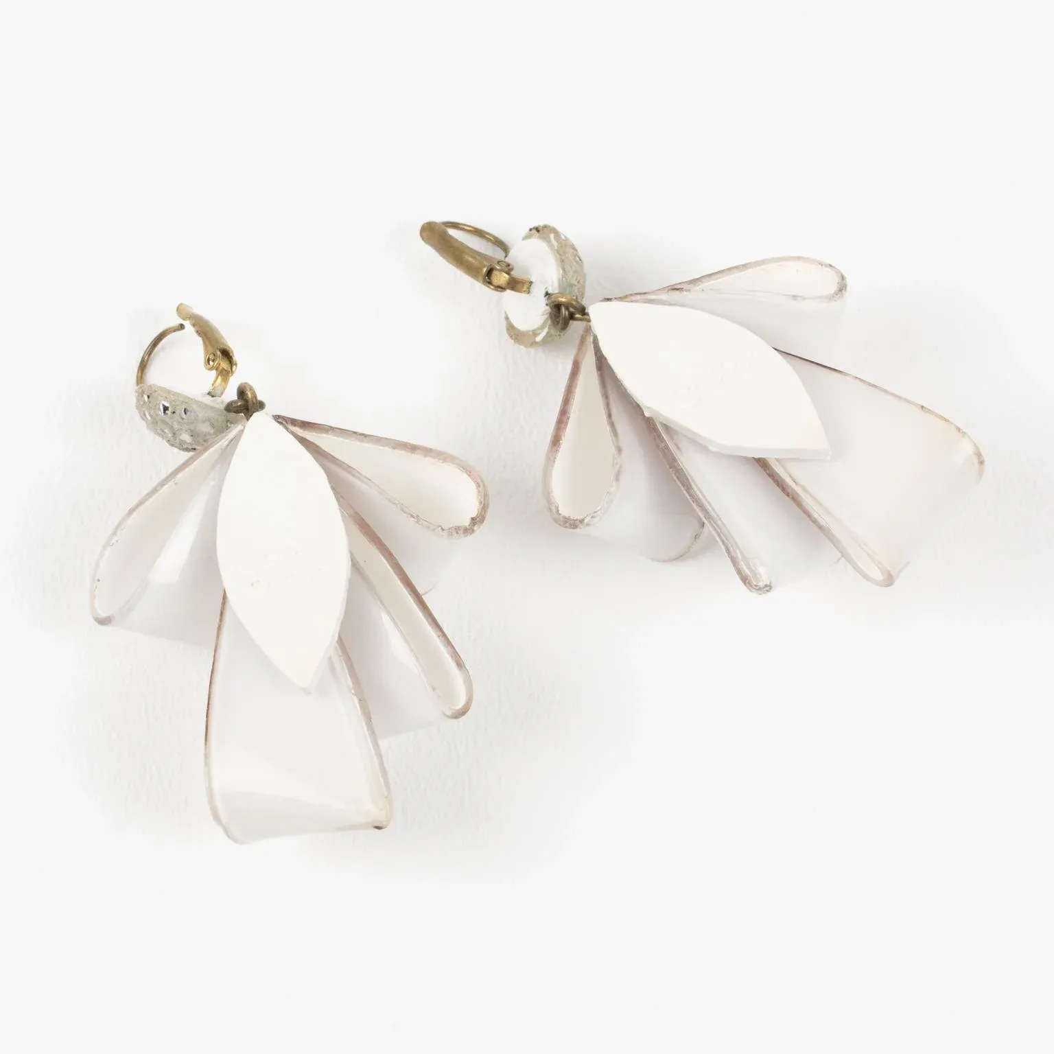 Cilea Paris Dangle Resin Pair of Pierced Earrings Off-White Ribbon