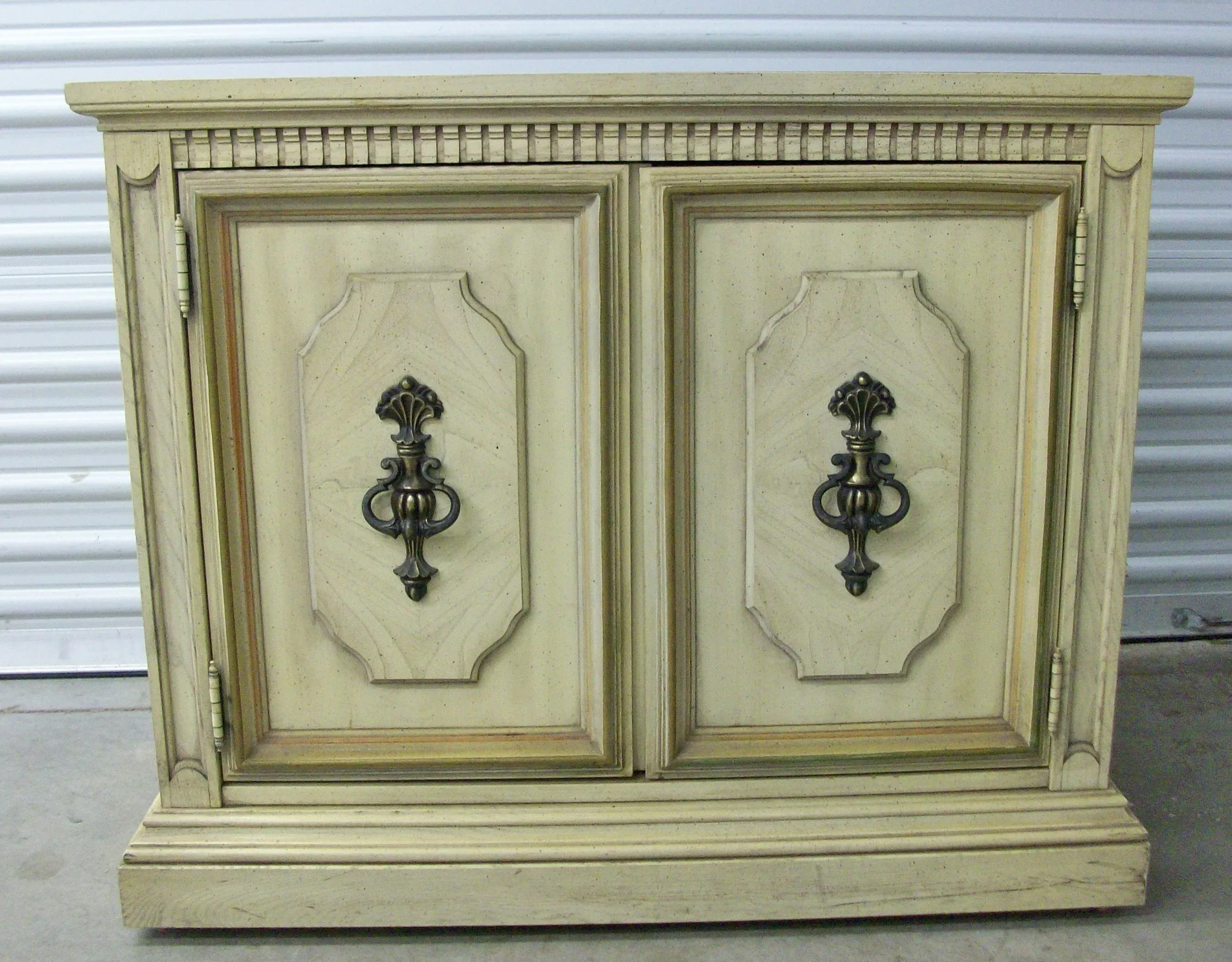 USAビンテージ Stanley furniture ホワイトキャビネット USAビンテージ Stanley furniture ホワイトキャビネット USA