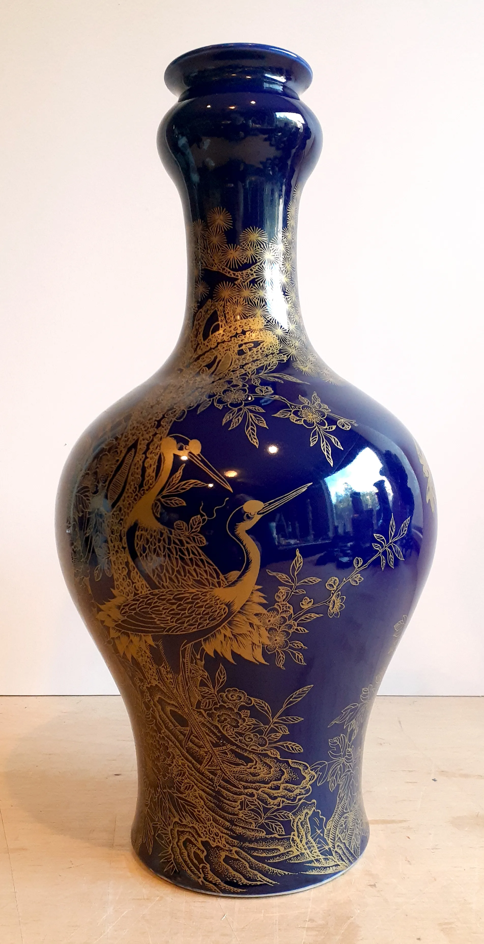Early 20th Century Chinese Porcelain Cobalt Blue Glazed Gilt  display picture 1