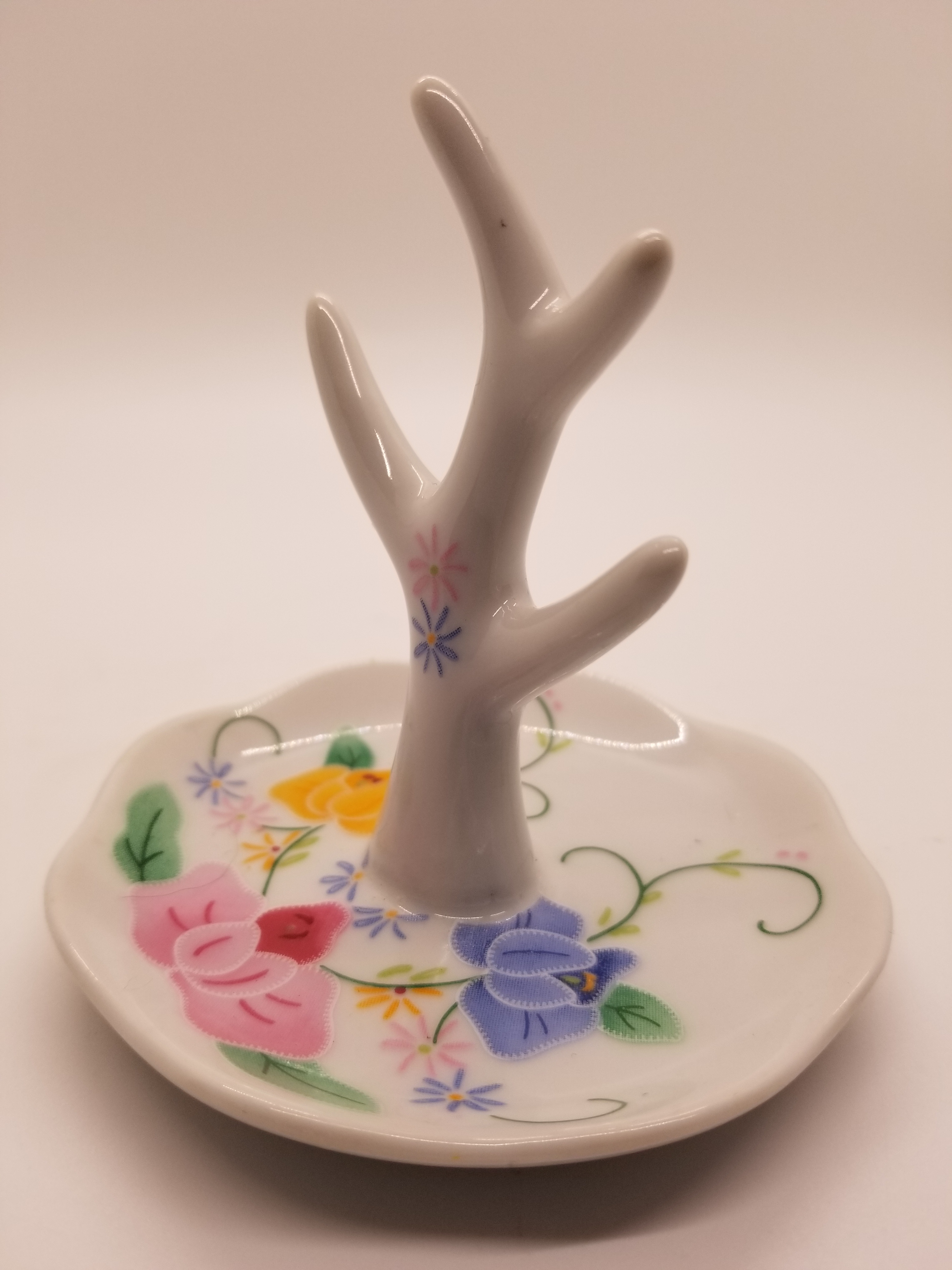 Porcelain online ring holder