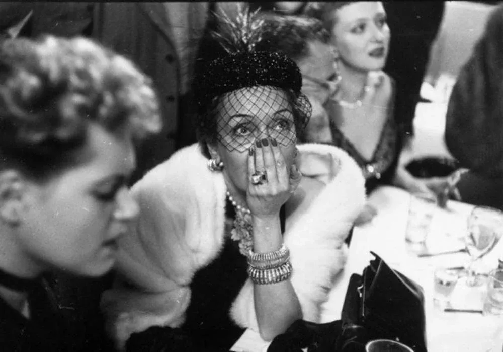 Slim Aarons, An Anxious Wait, Estate Stamped Photographic Print, 1951 / 2020s