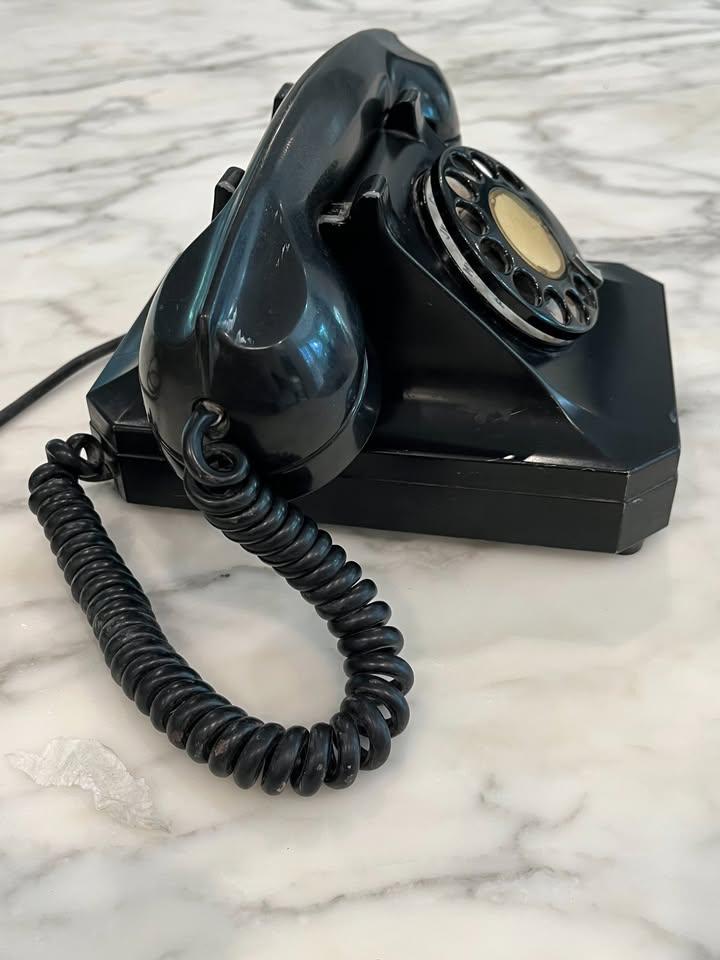 STROMBERG CARLSON　USA　卓上電話機　アンティーク 1940's Vintage Stromberg Carlson Black Desk Telephone~ Model