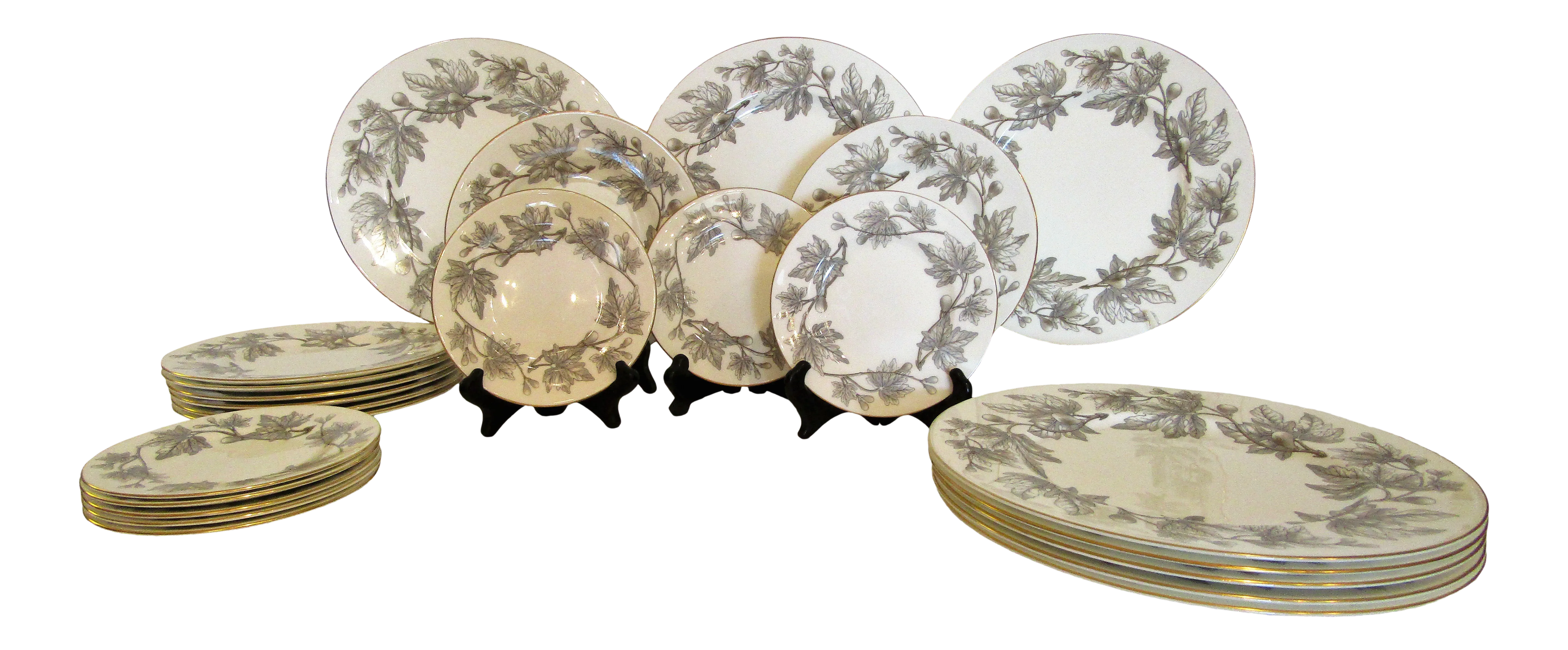 ニューギニアの文様 (1974年) (Antique pattern〈2〉) 1960s Wedgwood Ashford Pattern Bone China - Set of 24 | Chairish