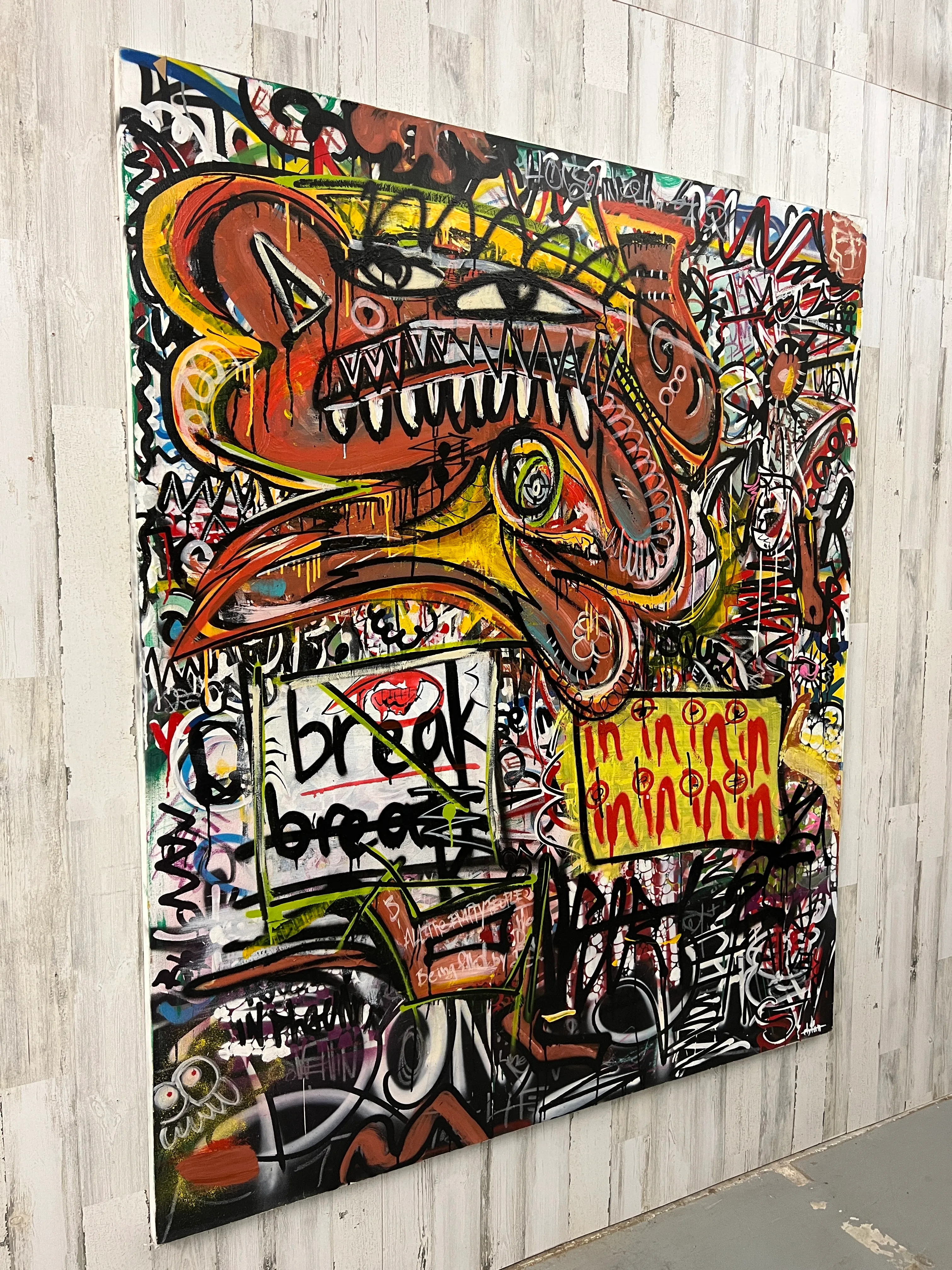 oversized-graffiti-art-on-