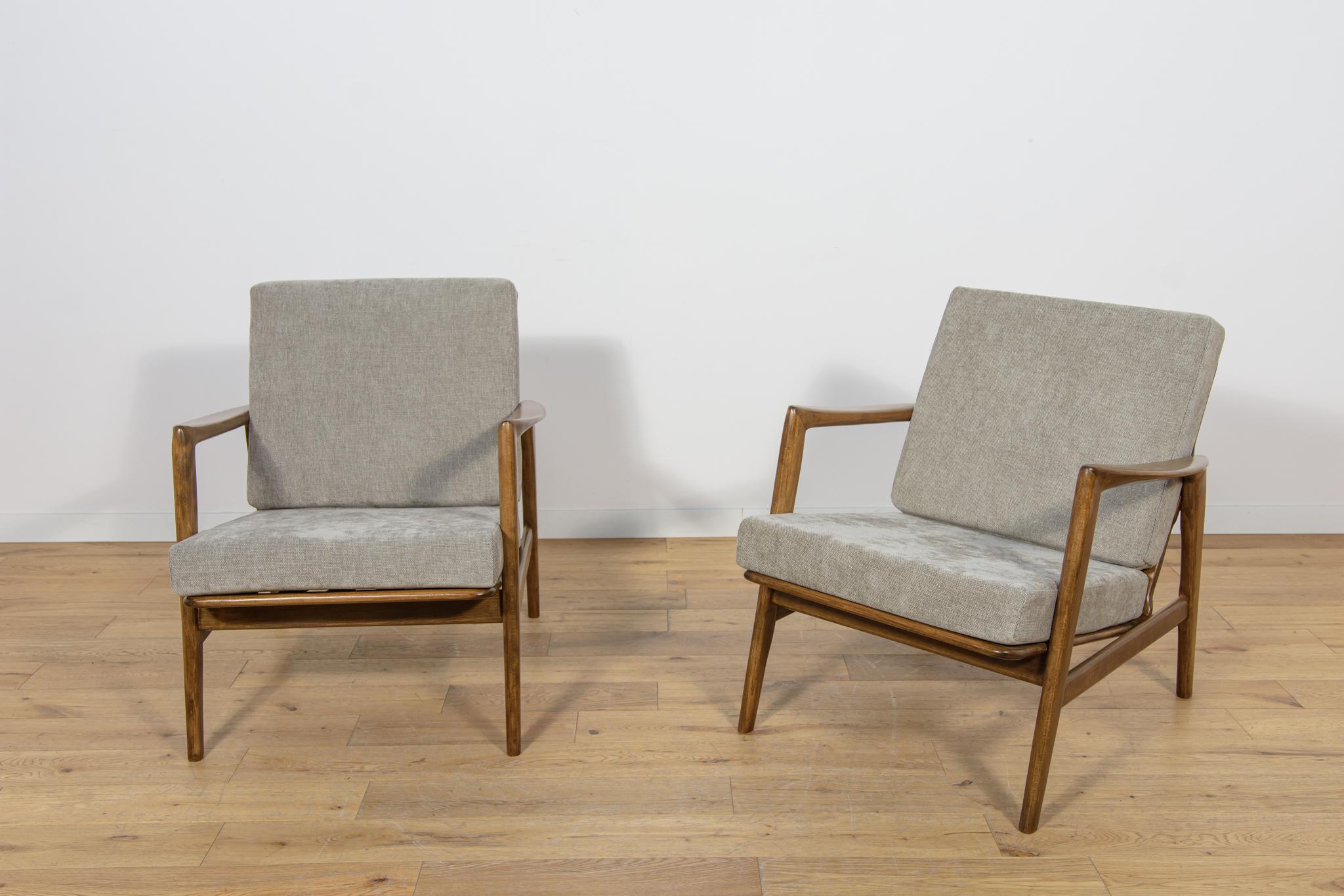 Mid-Century Model 300-139 Armchairs from Swarzędzka Factory, Poland, 1960s, Set of 2