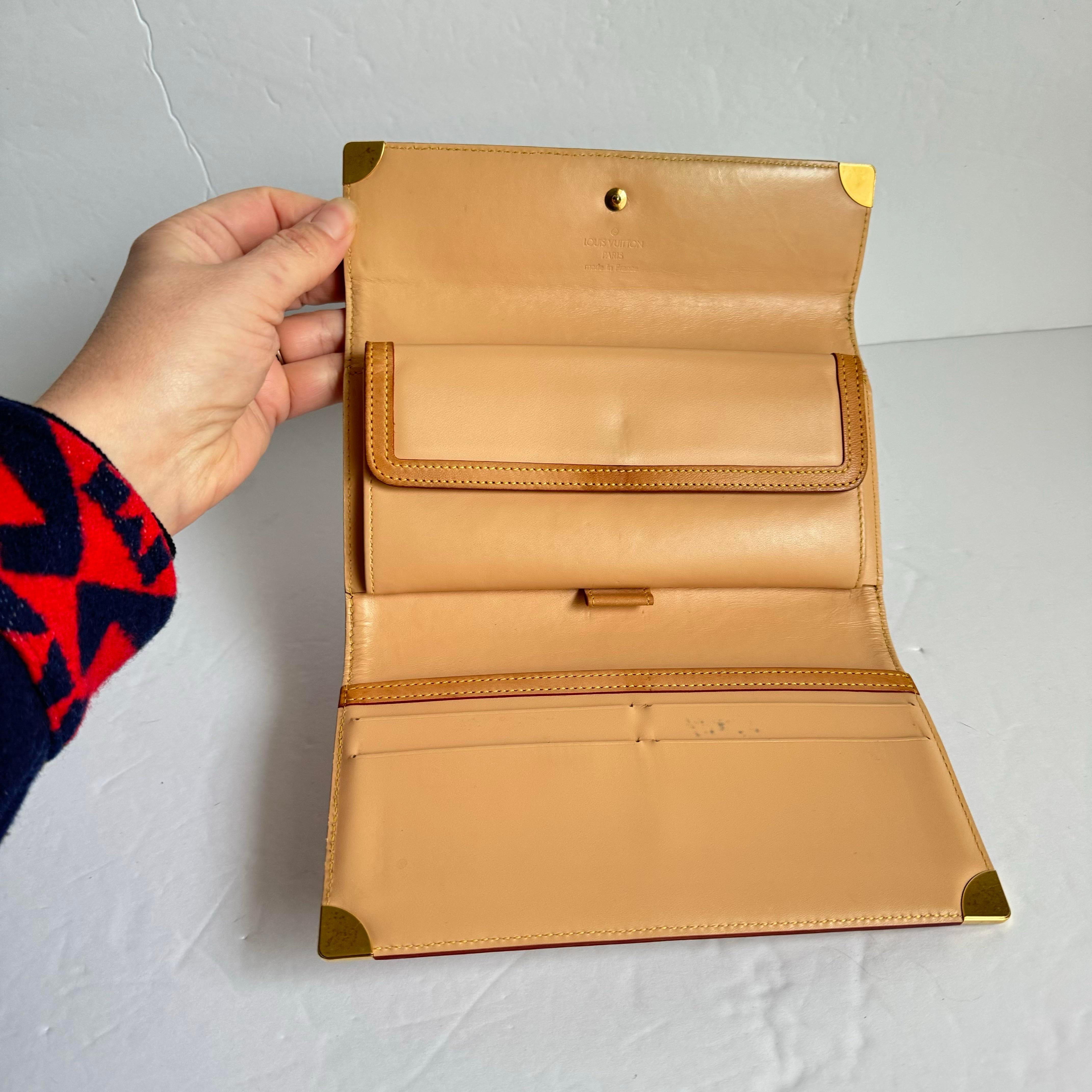 【希少】 LOUIS VUITTON Vintage 2004 International Wallet Louis Vuitton Vintage 2004 International Wallet - White