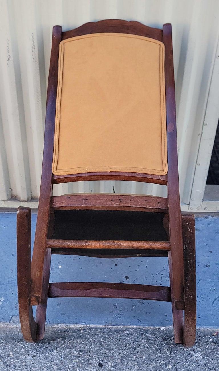 19Thc Child\'s Walnut Rocker