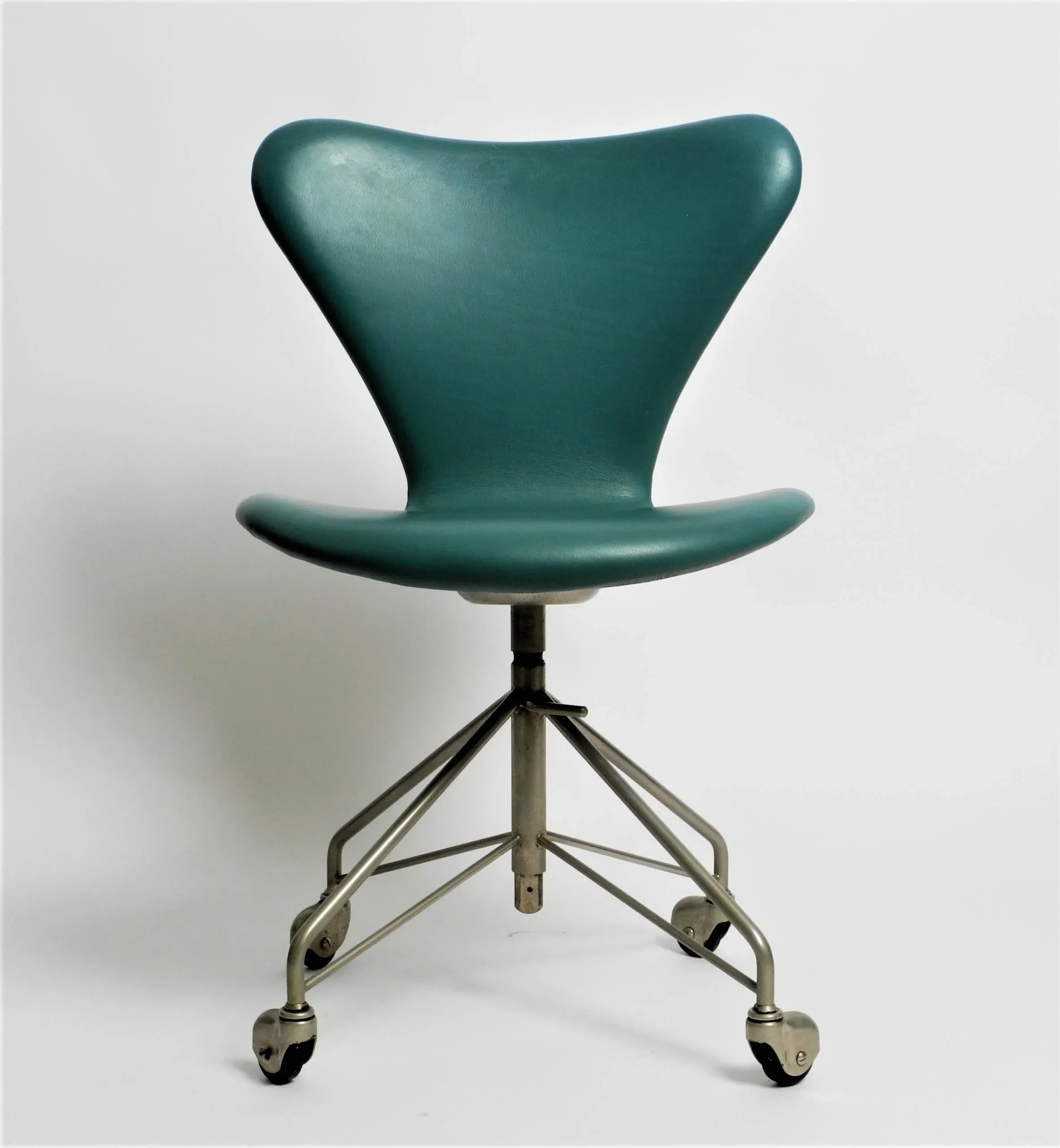 Height-Adjustable 3117 Office Chair by Arne Jacobsen for Fritz Hansen, 1960s