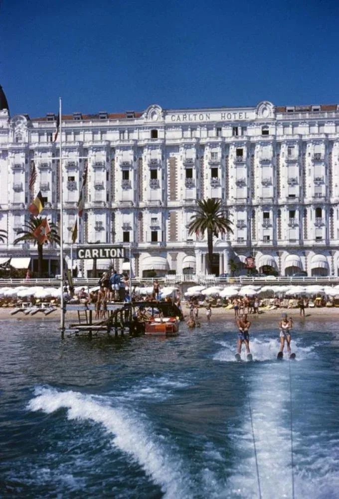 Slim Aarons, Hotel Sports, Estate Stamped Photographic Print, 1958 / 2020s