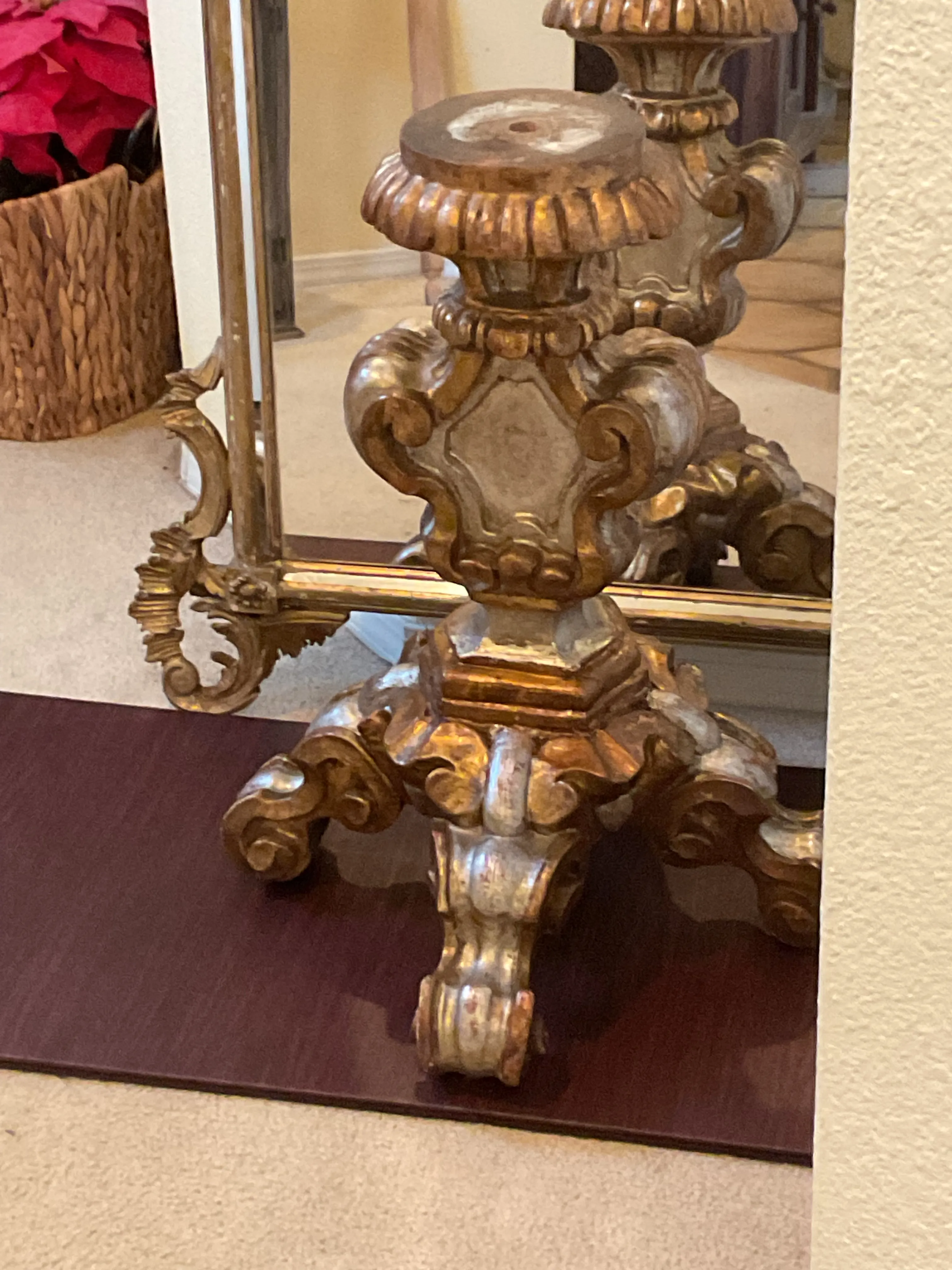 Early 20th Century Italian Hand Craved Pedestal Gilded With Gold and Silver Leaf
