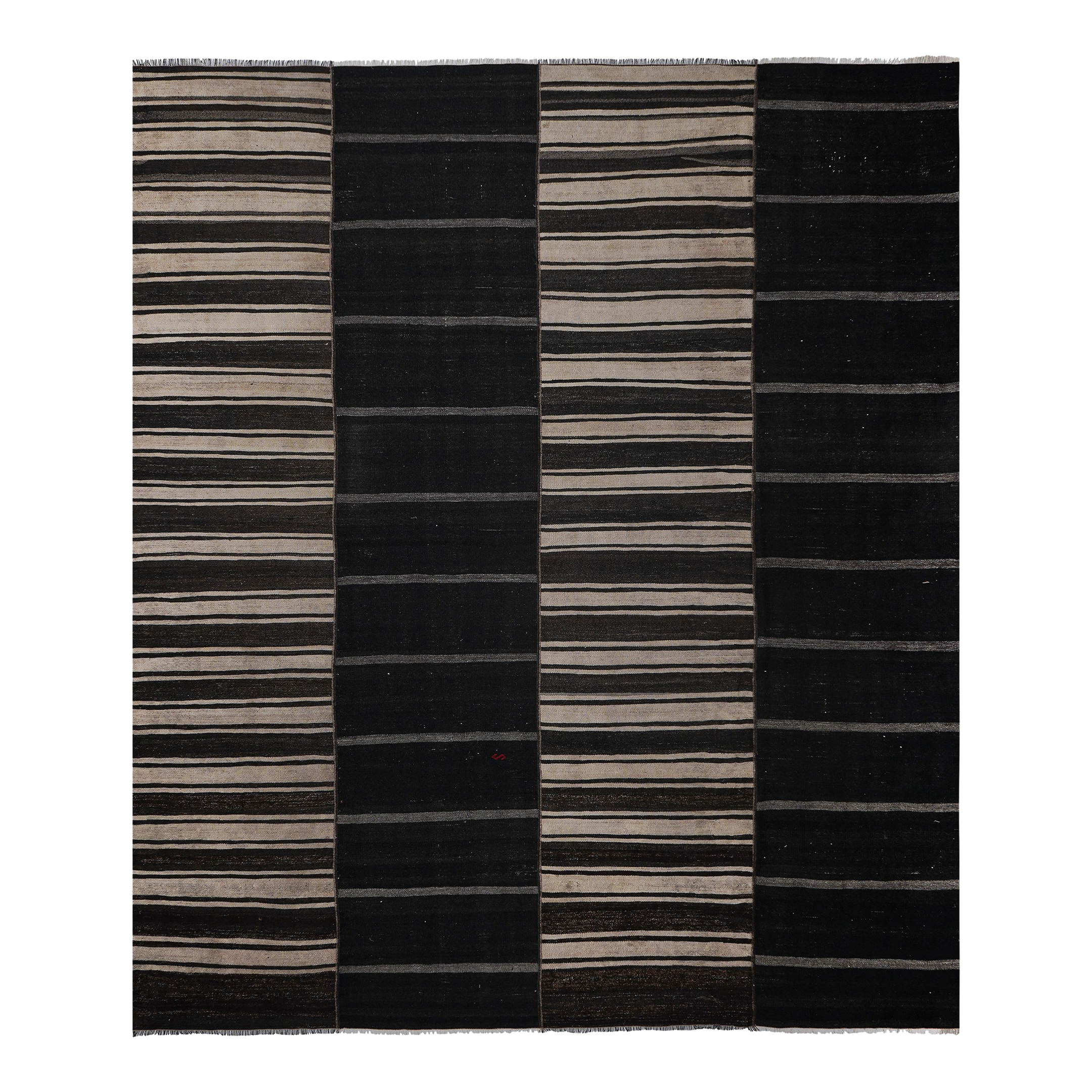 1960s Vintage Wool Oversize Turkish Kilim Rug 9\'6\'\' X11\'8\'\'