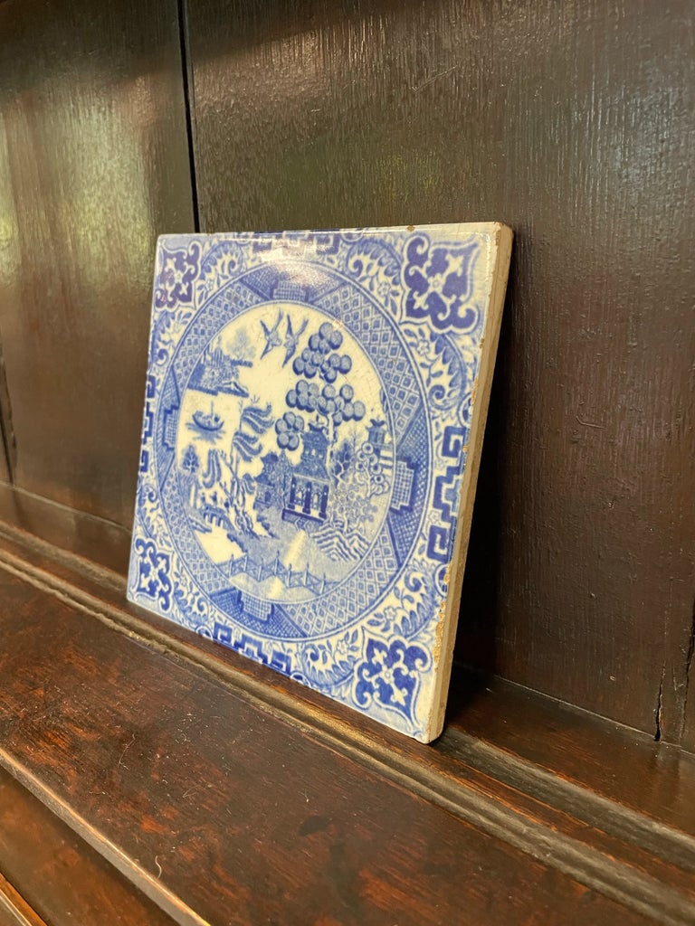 Carreau Mural Ancien Minton Hollins & Co - Motif Fleuron En Porcelaine, Stoke On Trent, Années 1920