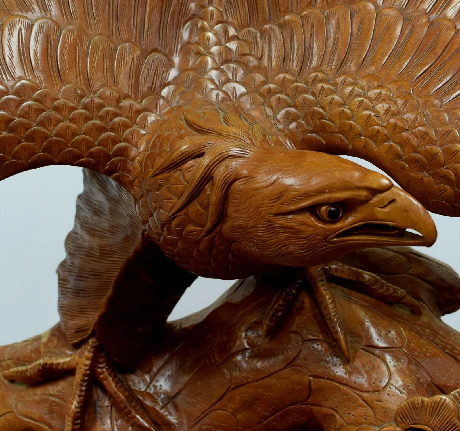 彫刻 WOOD MONUMENT Monumental Japanese Eagle Statue in Teak with Burlwood