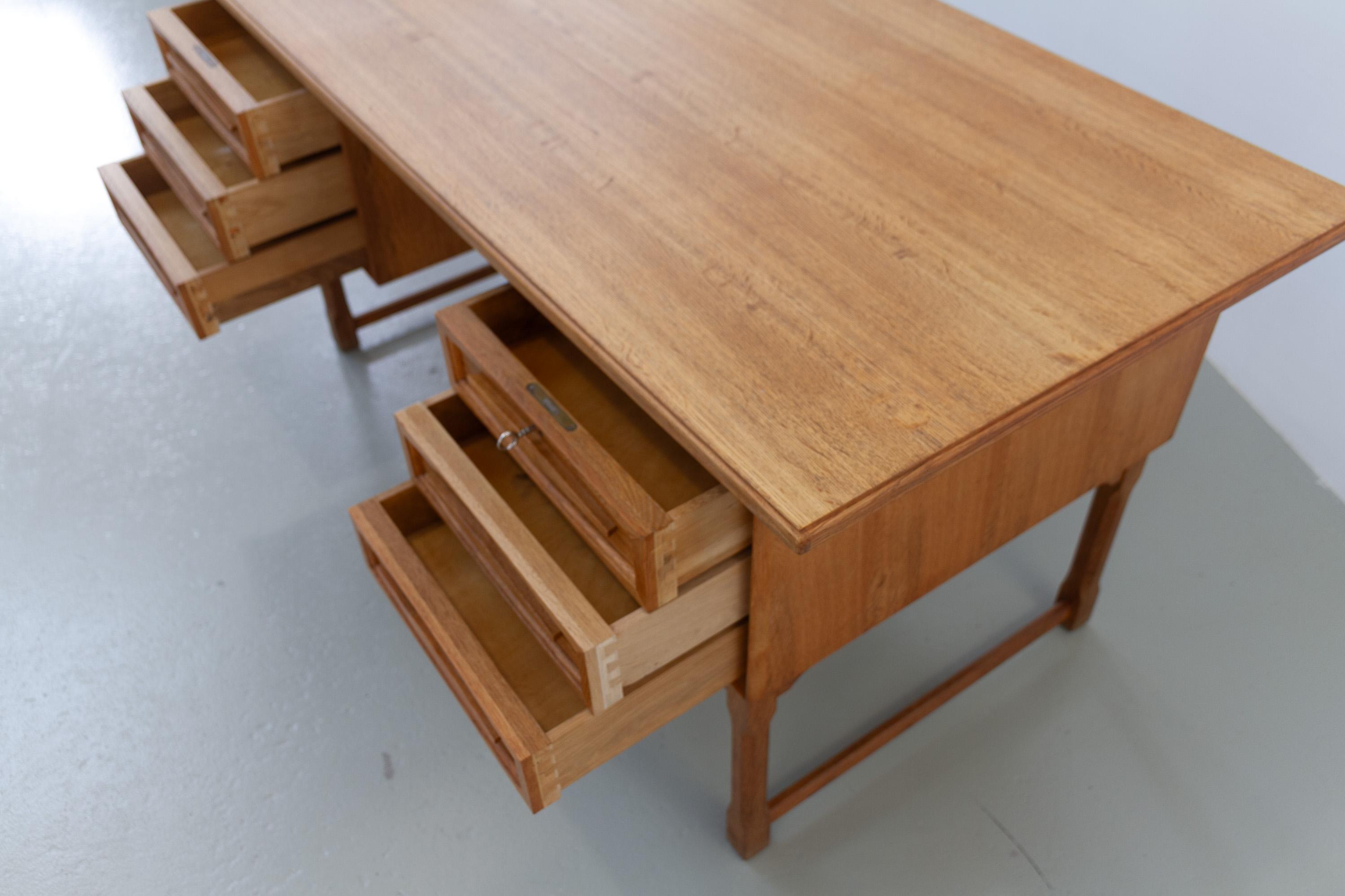 Mid-Century Modern Danish Freestanding Oak Desk by Henning Kjærnulf, 1960s