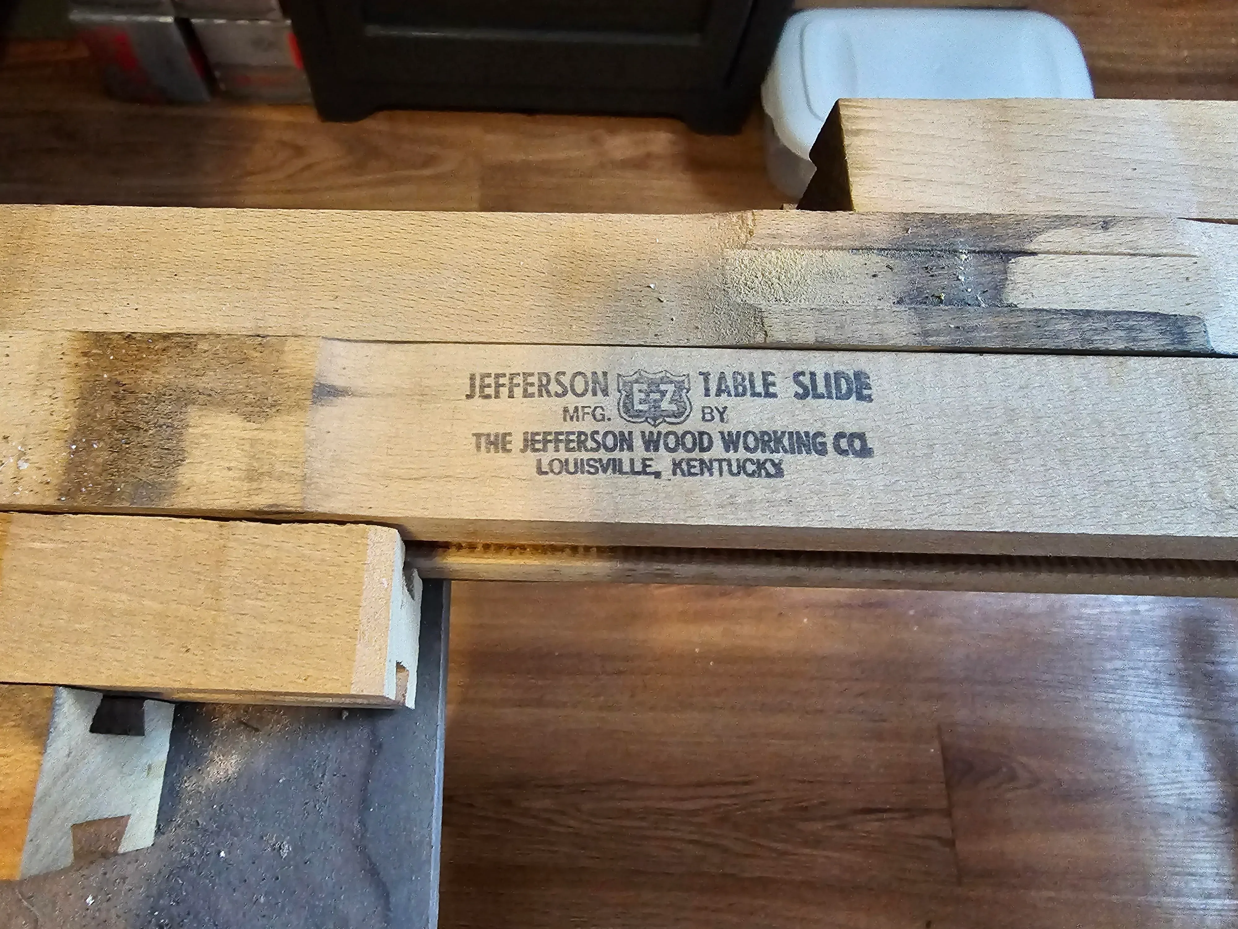 UNITED TOKYO Glen Check Bonding Trench Coat1960s Mid-Century Walnut Expanding, Drop-Leaf Dining Table - Seats Up to 10