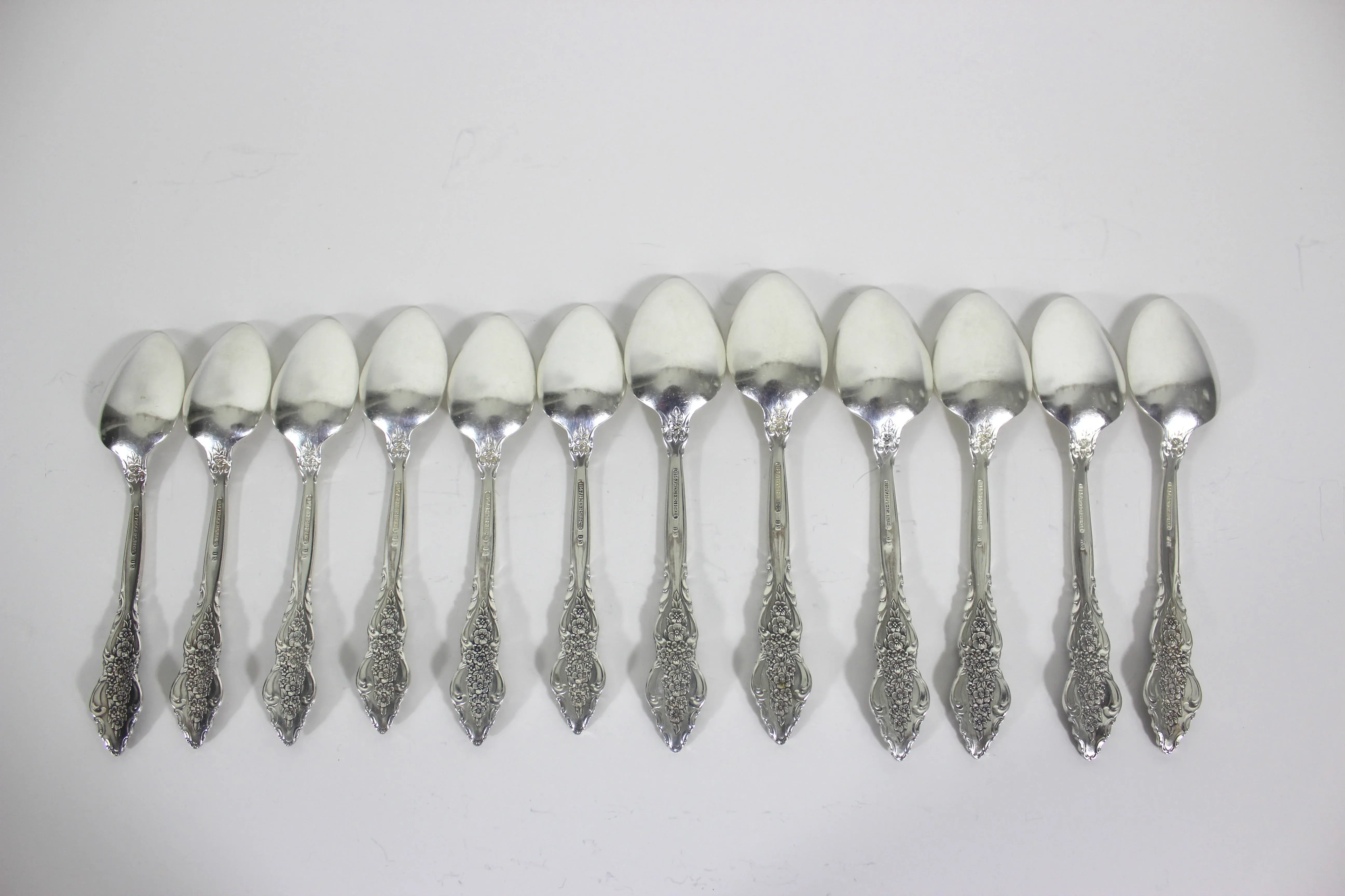 1971 Vintage Ornate Silver Plated Renaissance Six 5-Piece Place Settings Flatware Set- 30 Pieces