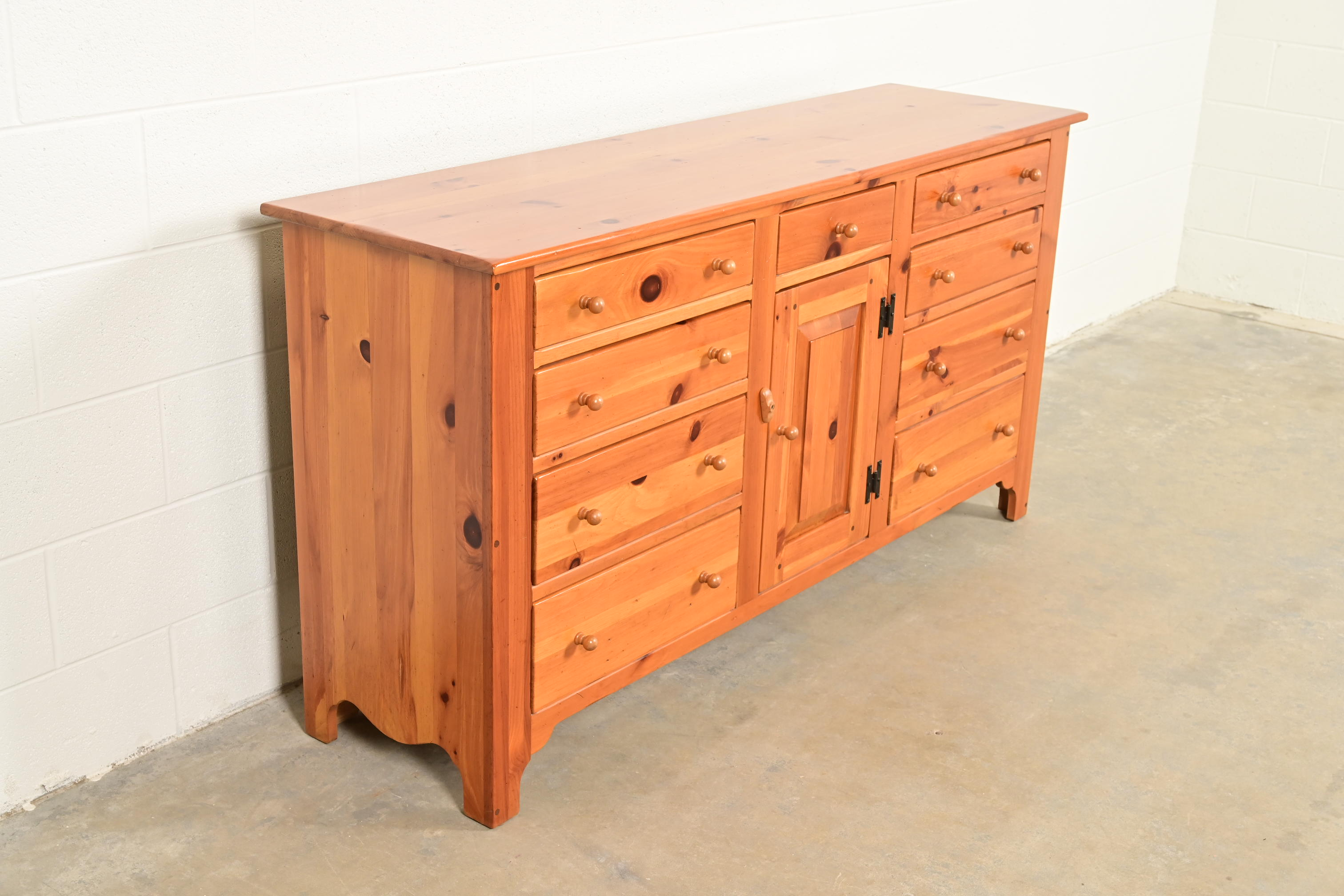 Ethan Allen Early American Shaker Solid Pine Twelve-Drawer Dresser