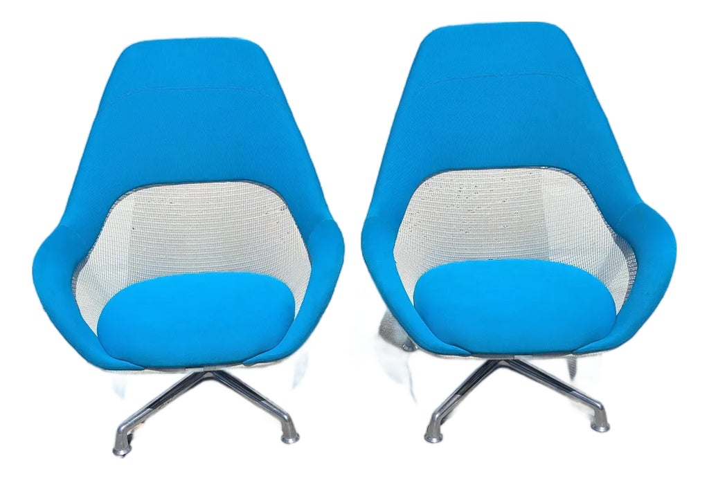 2 Steelcase Coalesse Sw_1 Lounge Chairs Featuring a Striking