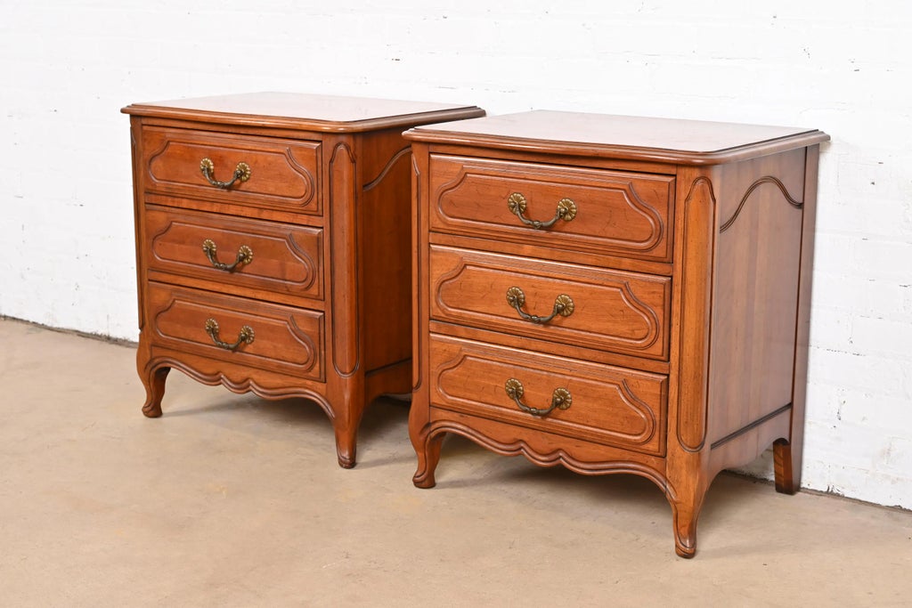 Davis Cabinet Co. French Provincial Louis XV Carved Cherry Wood