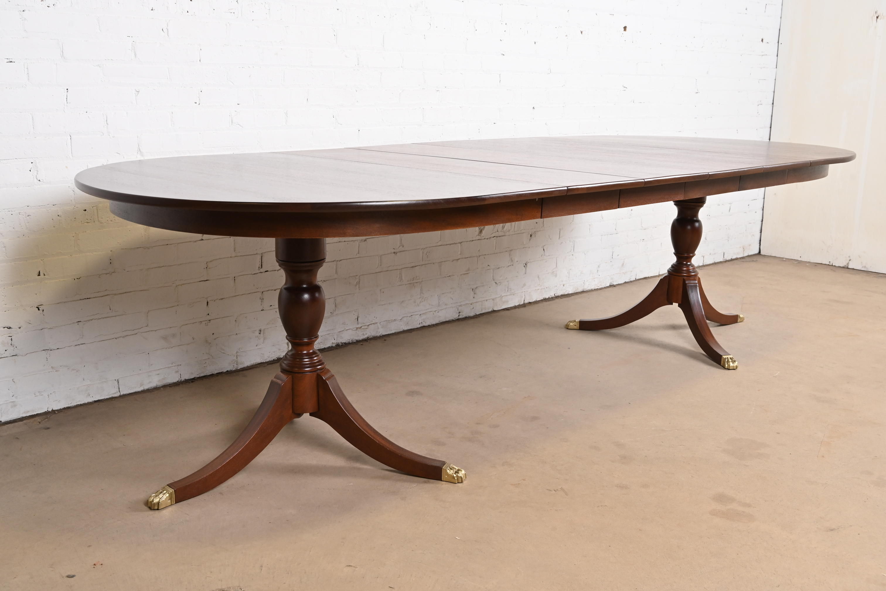Henkel Harris Georgian Mahogany Double Pedestal Extension Dining
