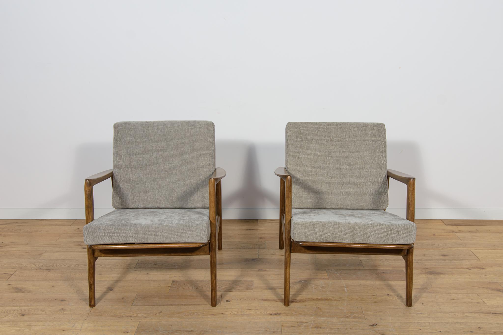 Mid-Century Model 300-139 Armchairs from Swarzędzka Factory, Poland, 1960s, Set of 2