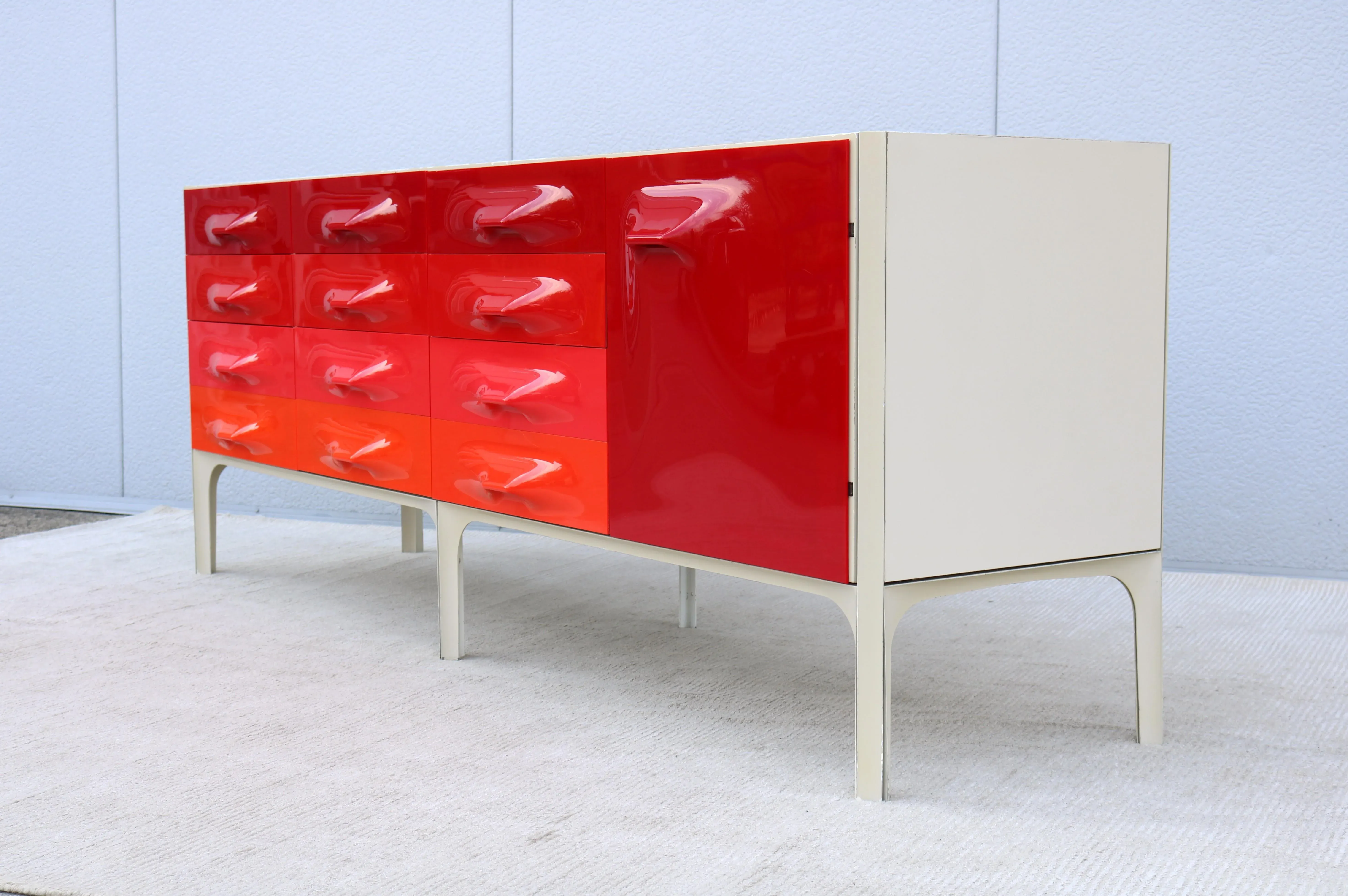 Mid-Century Modern Raymond Loewy Df2000 Credenza or Dresser by