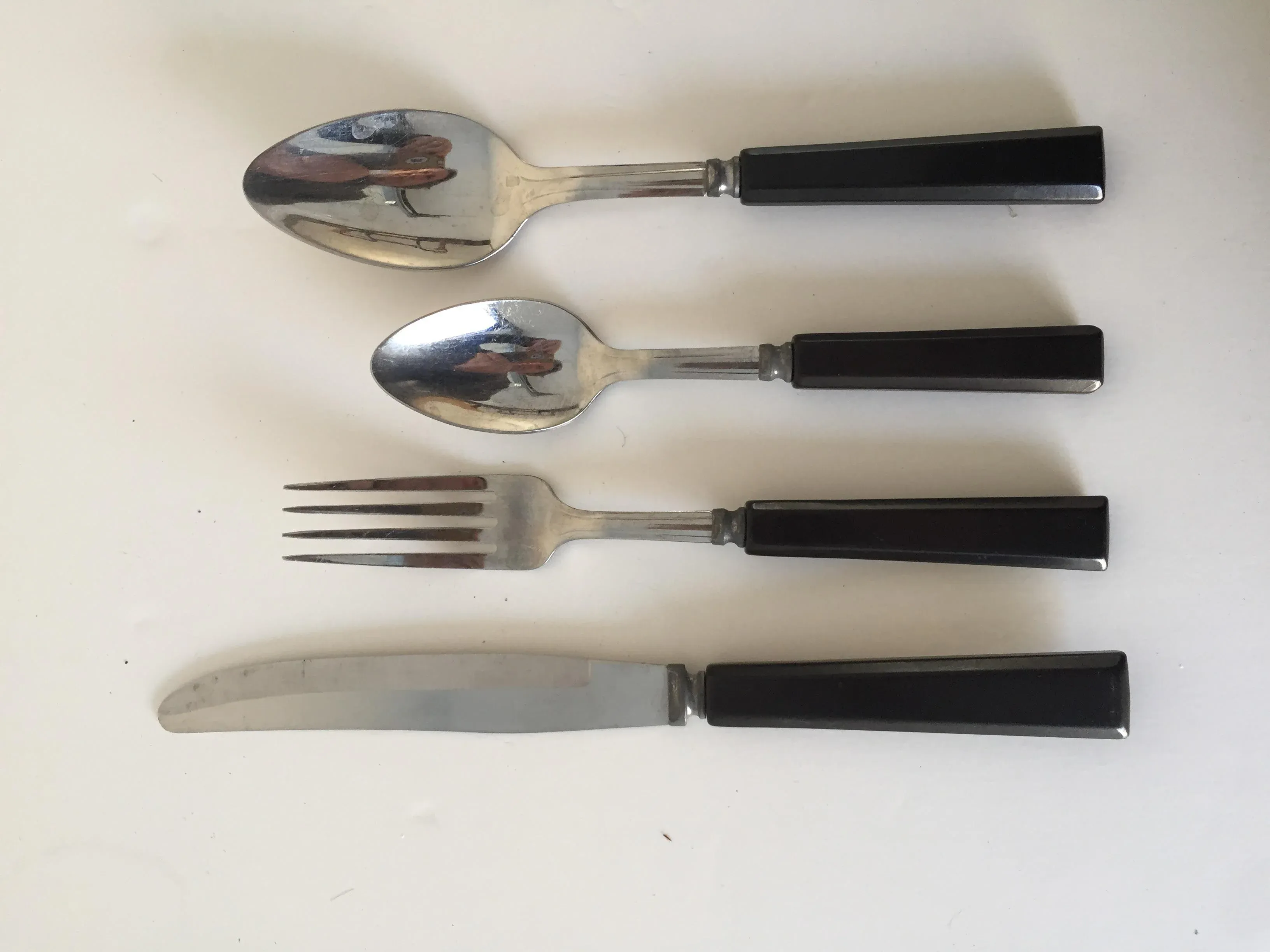 Washington Forge Black Bakelite Set (4) Utensils