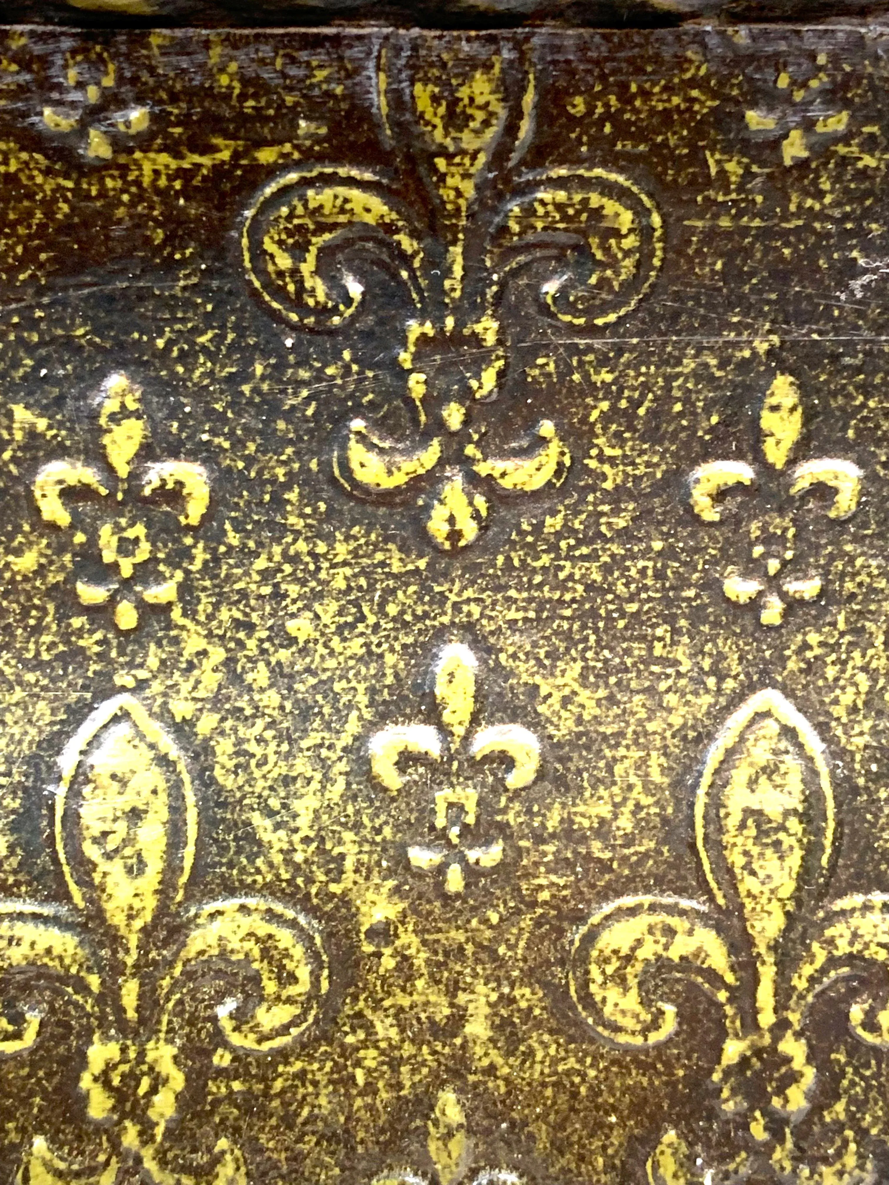 Brand New Disney Frozen 2 II Detailed Replica Arendelle And Ice Palace CastleVintage Wooden Fleur De Lis Lidded Box