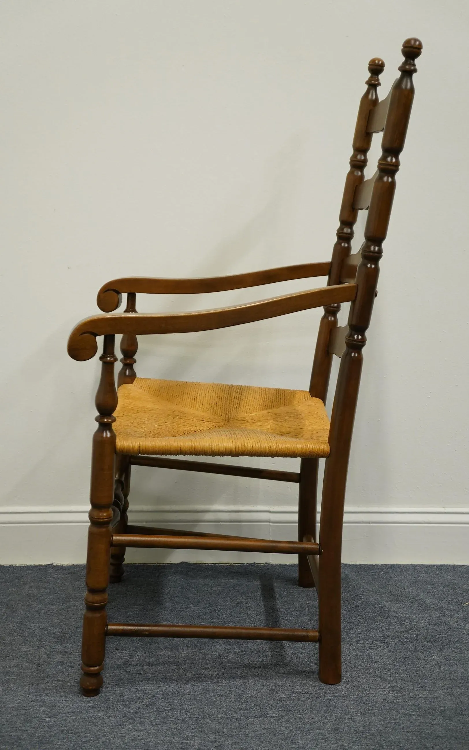 Ethan Allen Heirloom Nutmeg Maple Colonial Early American