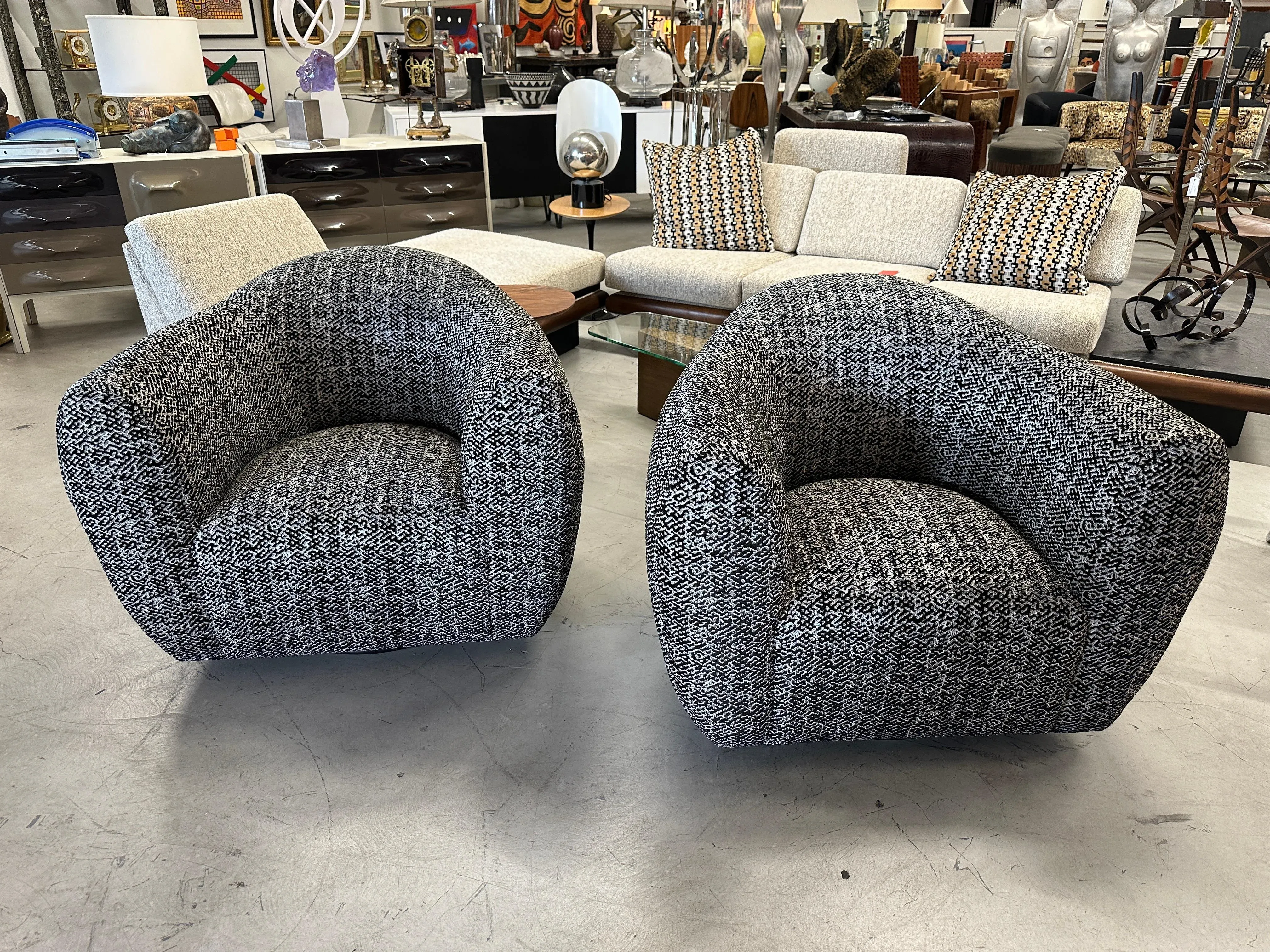 1980's Vintage Oversized Swivel Chairs Reupholstered in Pollack/Weitzner  Fabric - A Pair | Chairish, image size:4032x3024